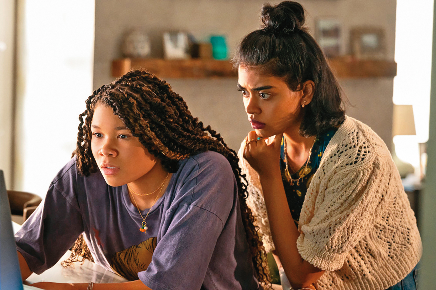 中學少女的母親在哥倫比亞失去音訊，她透過登入媽媽的google帳號來「鍵盤尋母」。（索尼提供）