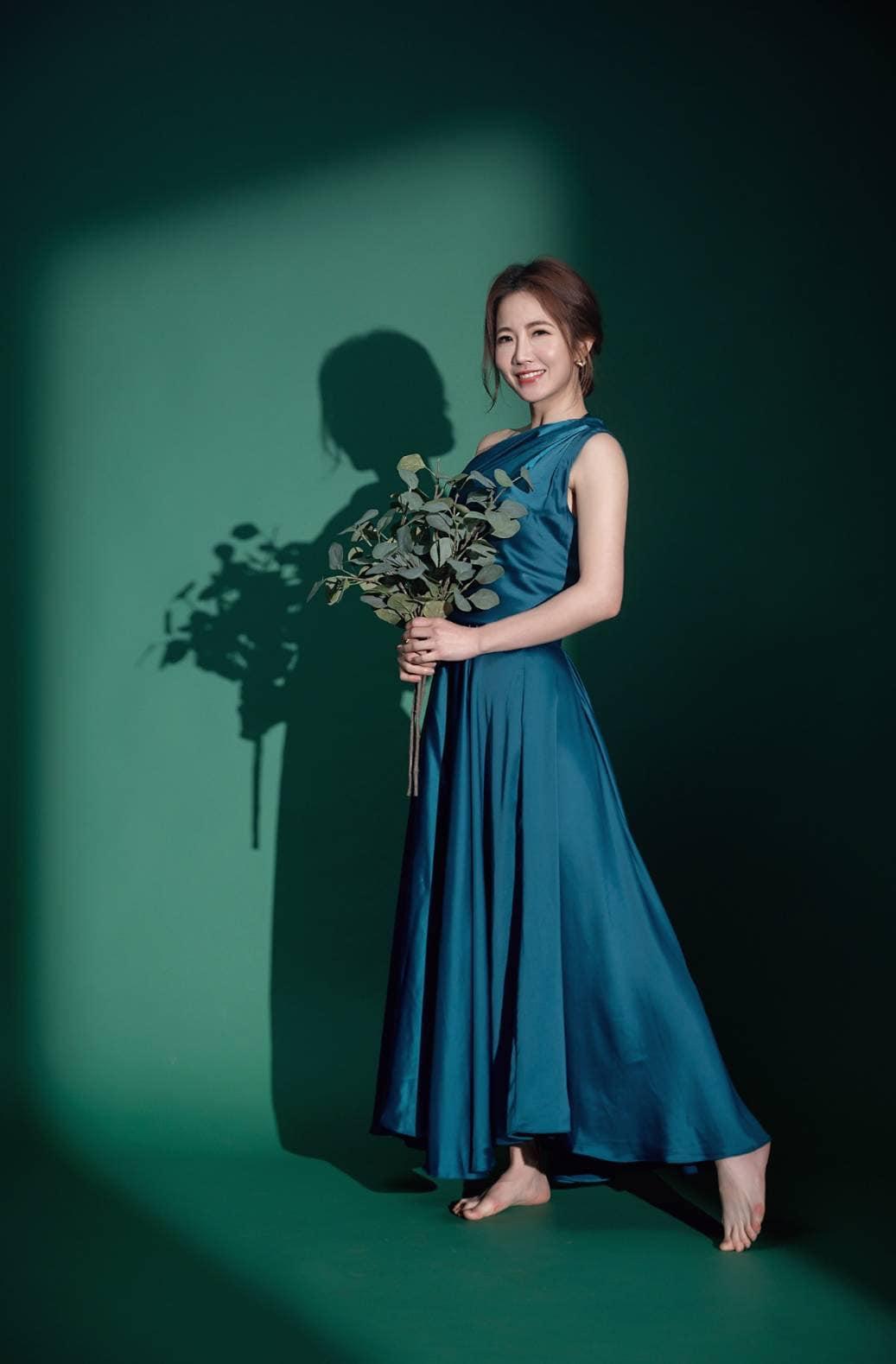 謝忻與阿翔的婚外情爆出後,長達4個月沒工作。(翻攝自謝忻臉書)