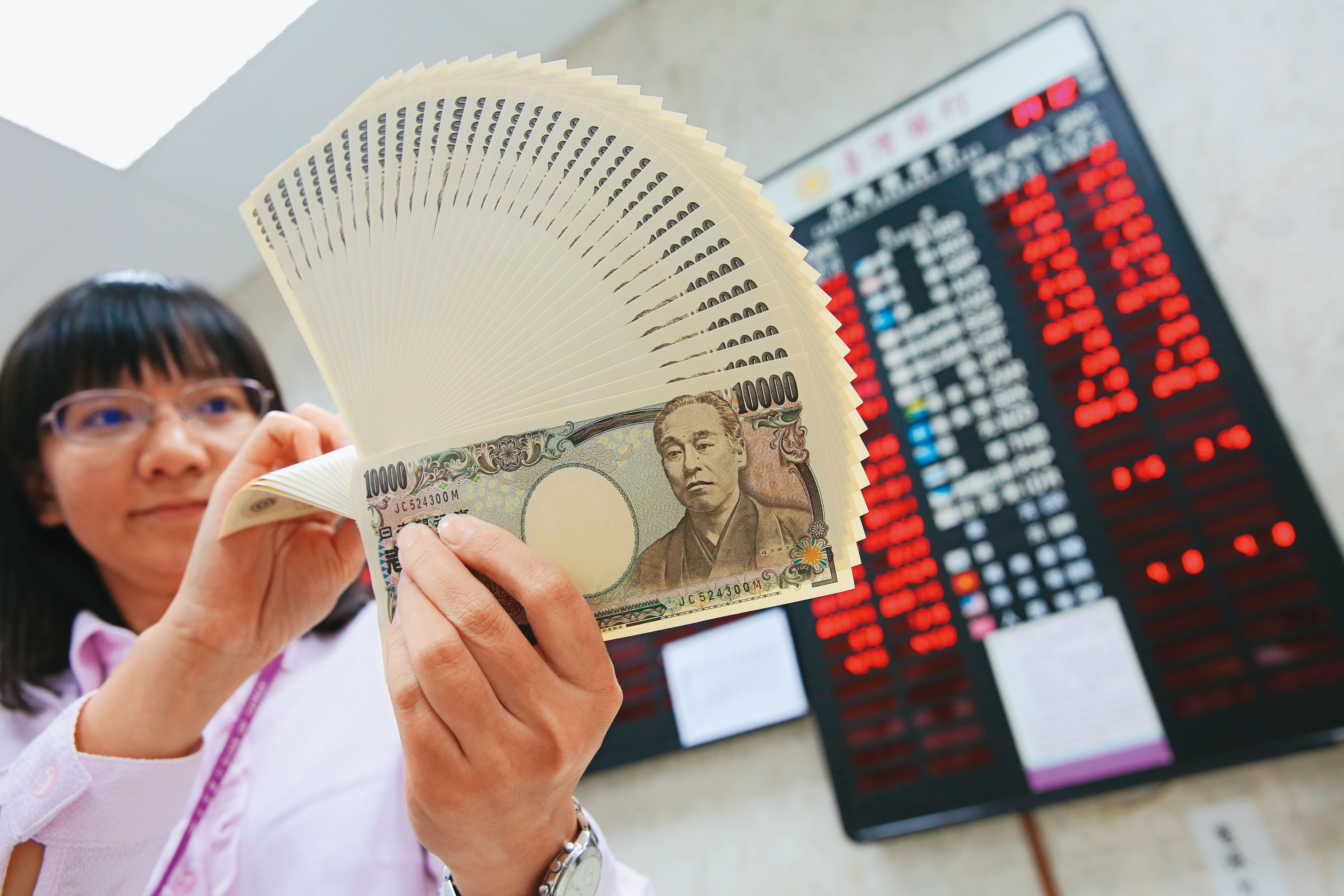 日本銀行新上任總裁植田和男將逐步鬆綁僵化的零利率政策，讓日圓匯率溫和升值。