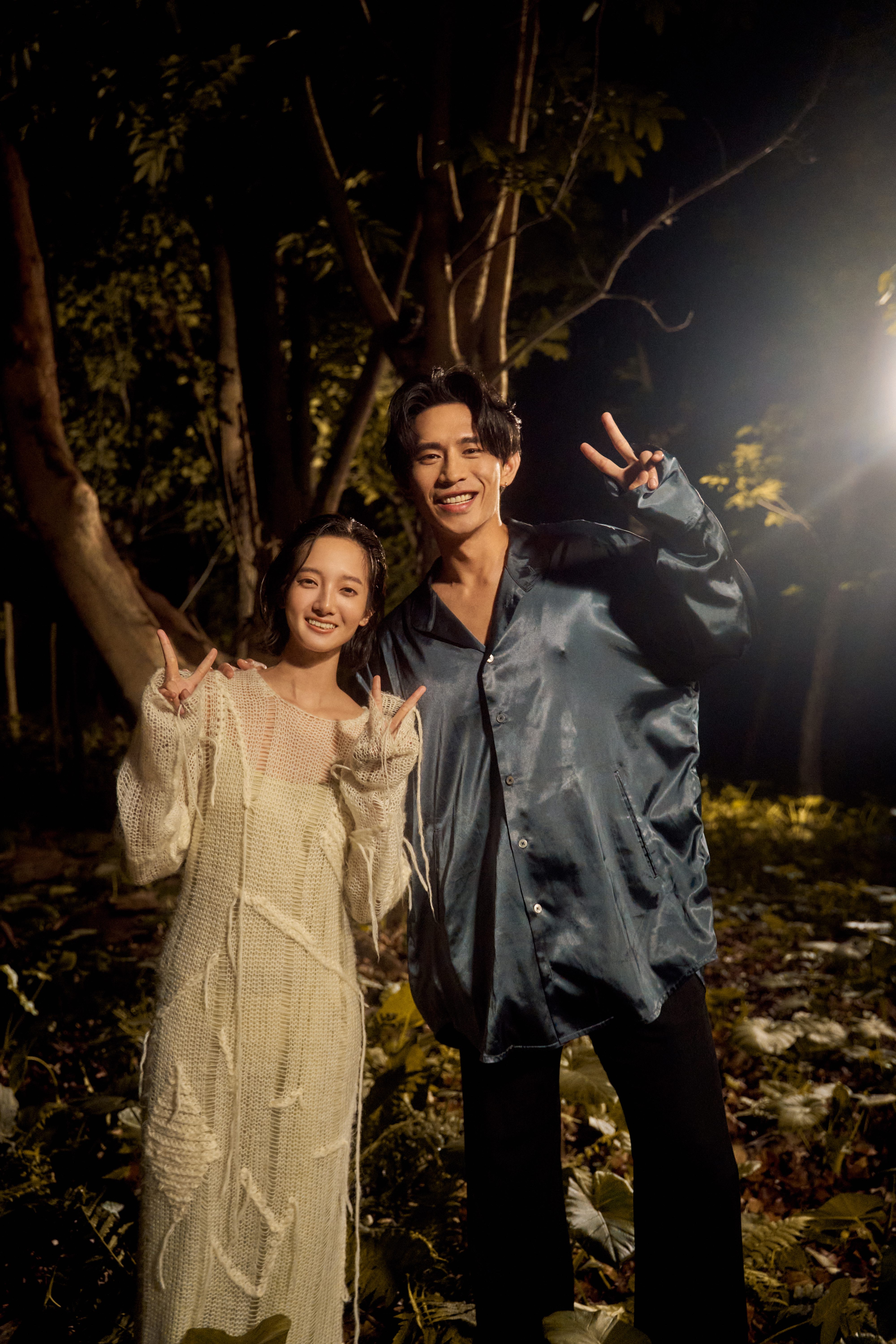 MV取景大自然唯美呈現意境，影集版《返校》女主角韓寧參演神祕角色。（索尼音樂提供）