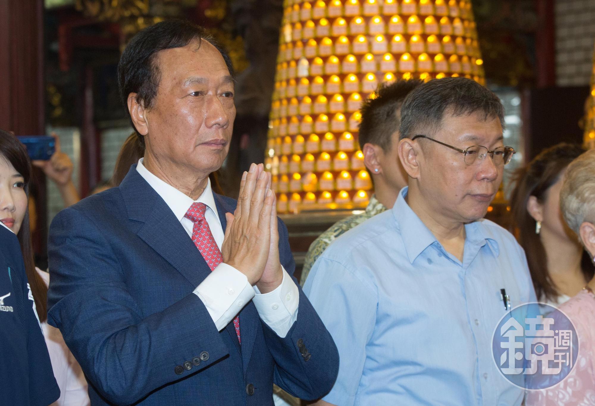 民眾黨歡迎郭台銘（左）與柯文哲（右）合作，藍營認為非綠陣營應好好思考整合，不要讓選戰變成三腳督。（本刊資料照）