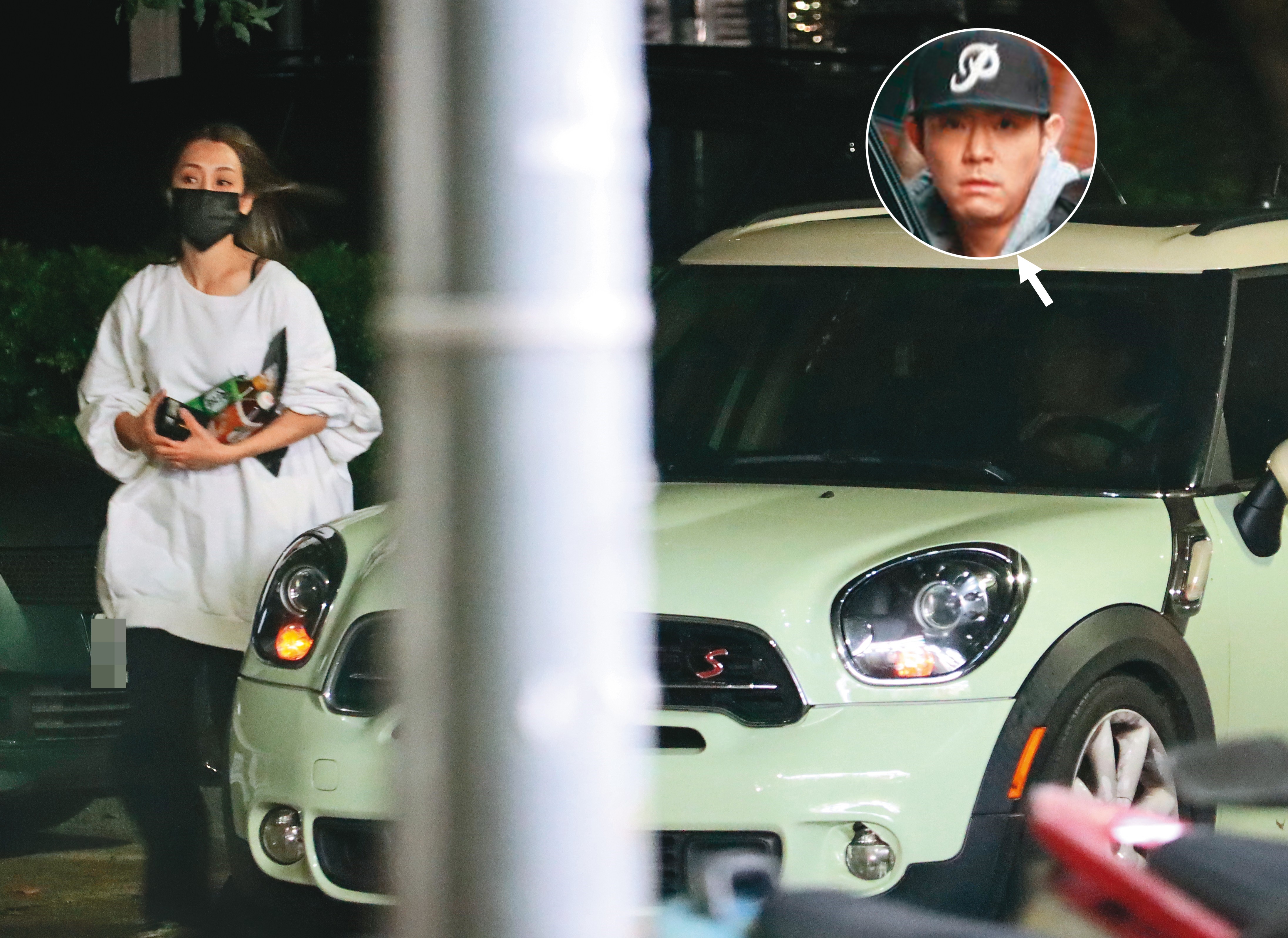 上路後不久，王柏傑把車停下來，讓謝欣穎去便利商店，最後她抱了滿手飲料回來。