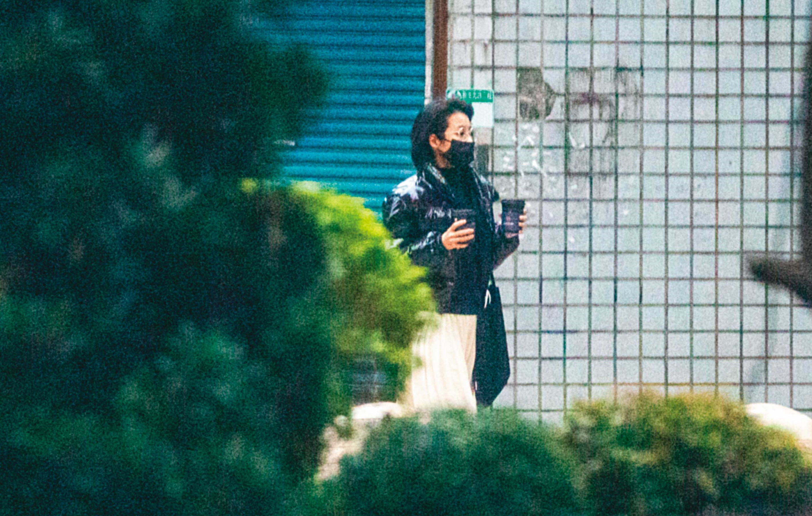 2023.02.15 09:57 徐千晴在情人節隔天一早，穿著與前晚相同的衣服從吳家離開。