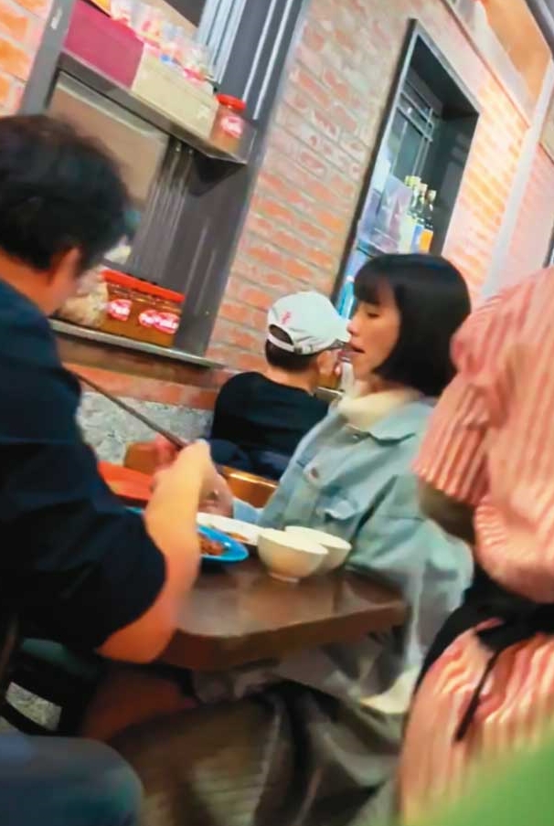 徐、吳交往在外十分低調,就連用餐都一定在1小時內結束離開。