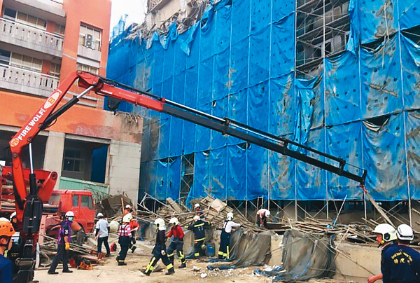 大溪高中2016年曾發生5死工程意外，當時承包商即是後來施作新竹球場的巨佳營造。（桃園市政府提供）