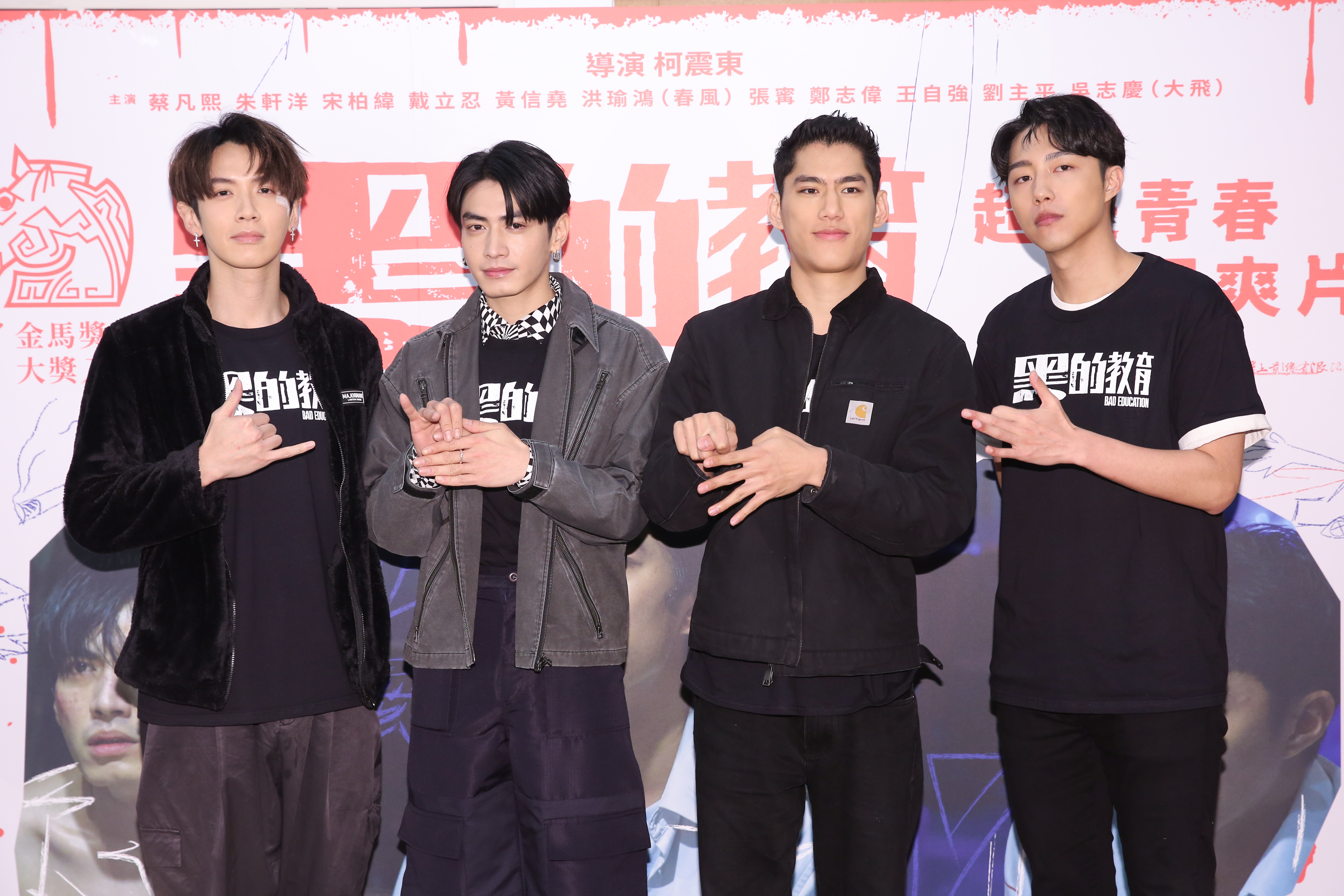 柯震東（左一）養傷一個多月後公開現身，率領宋柏緯（左二起）、朱軒洋、蔡凡熙等人接受媒體訪問。