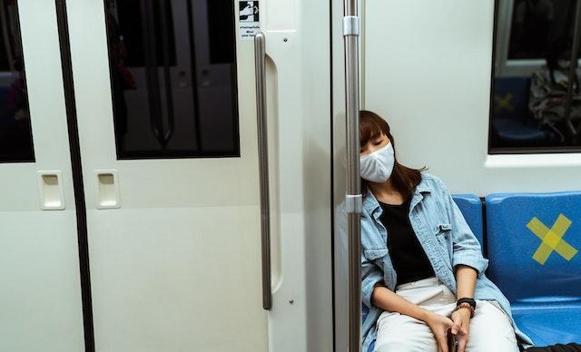 香港也跟進宣布明(3/1)起全面取消口罩令。(示意圖,Pexels)