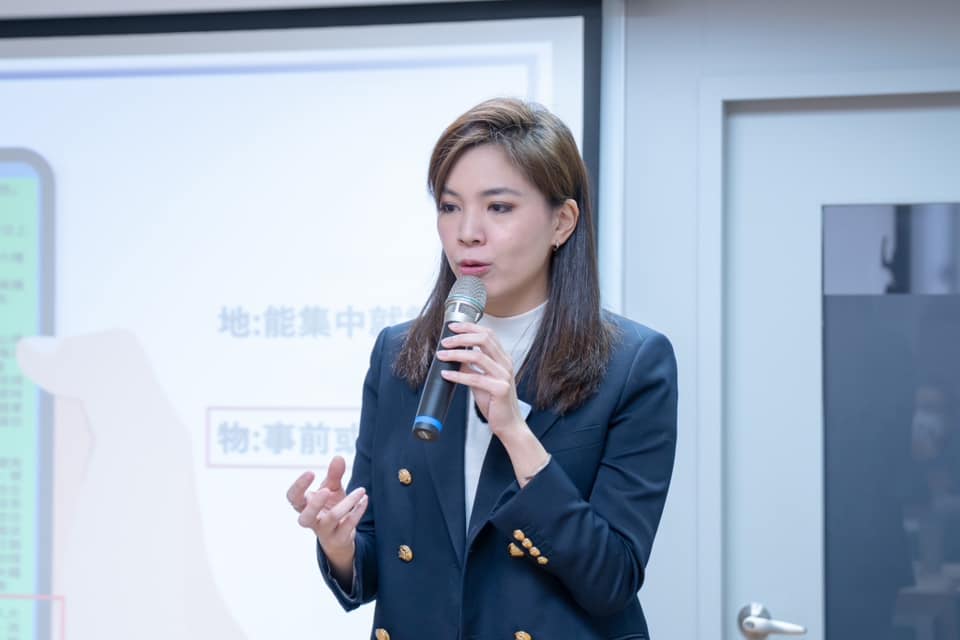 鍾沛君表示，將提案台北市明年起停辦官方二二八追思會，認為這樣才可杜絕政治極端份子與投機者的消費。（翻攝自鍾沛君臉書）