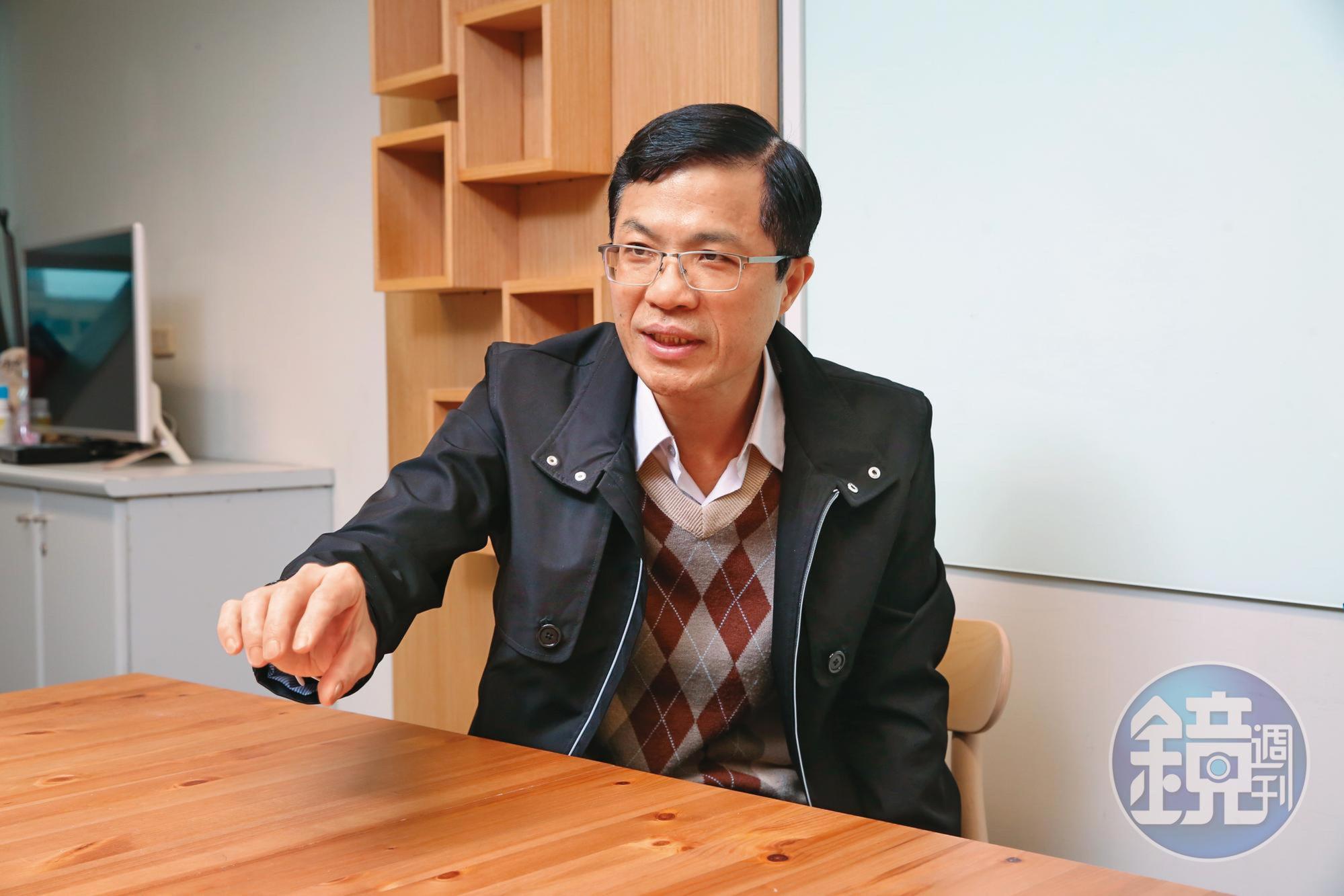 新北市政府城鄉發展局長黃國峰指出,第二行政中心進駐三重,將促進大漢溪南北的均衡發展。