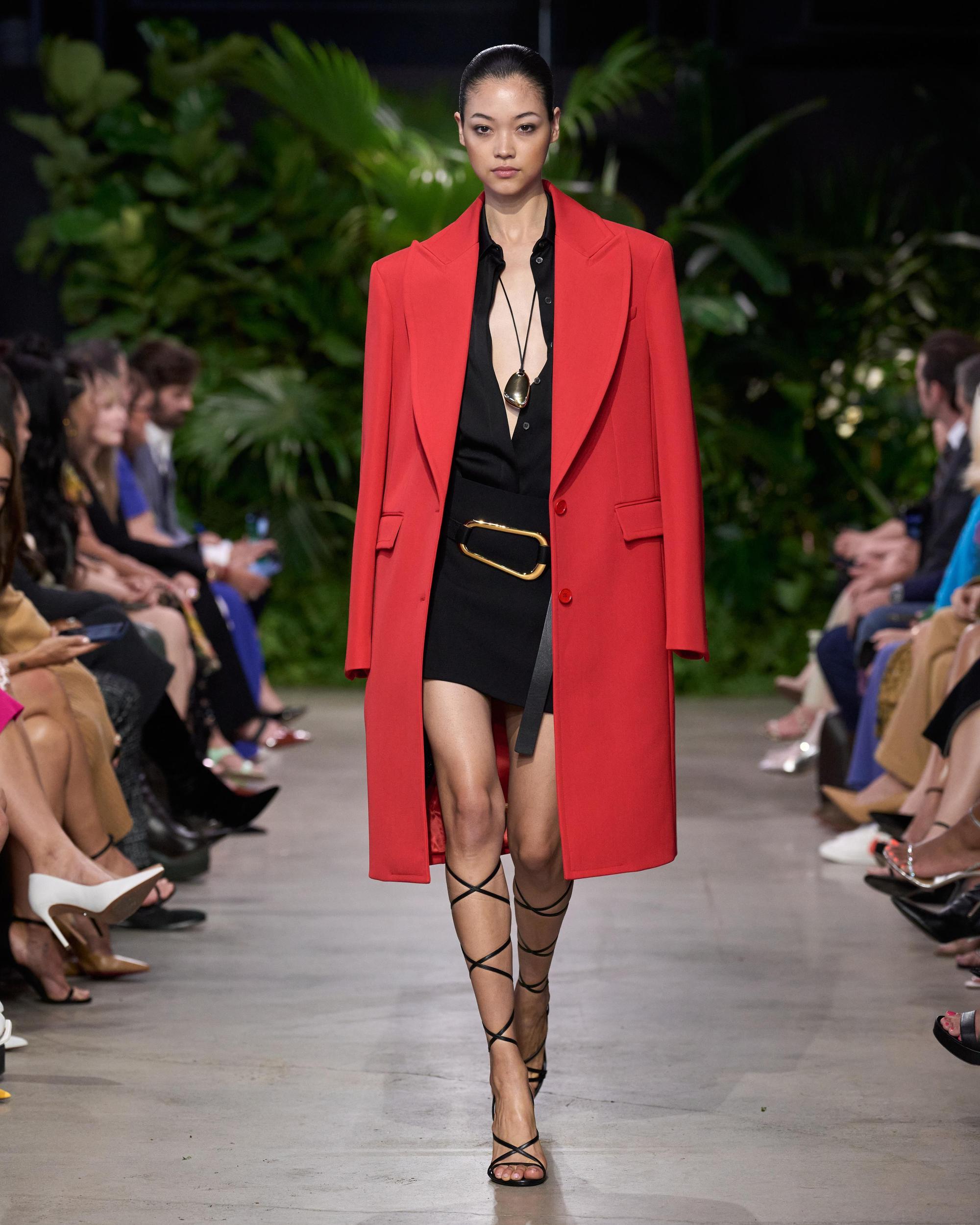 Model在春夏大秀上時的look。（MICHAEL KORS提供）