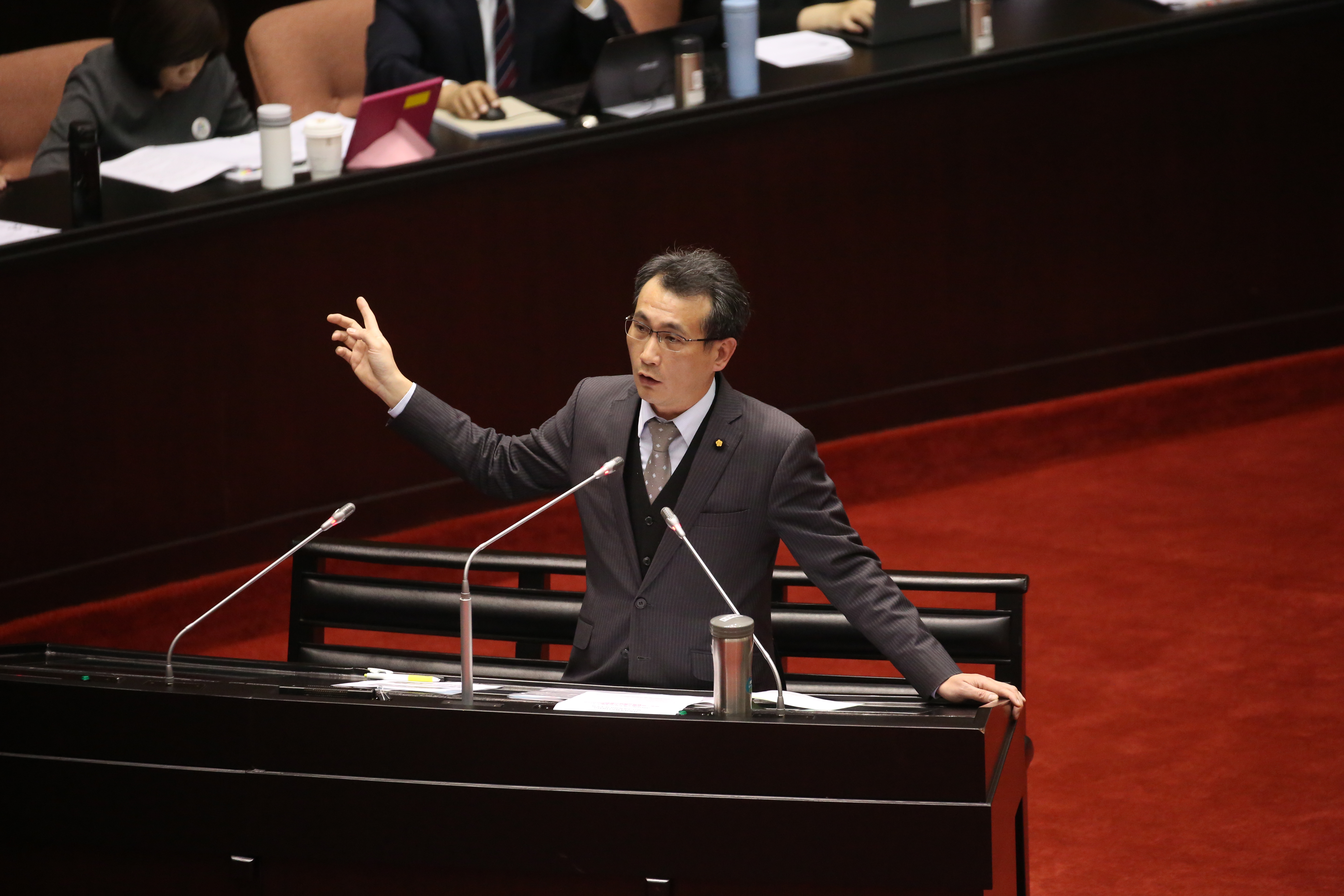 針對外界高度關注的《全動法》修法，鄭運鵬今於臉書po出6點看法，並強調「沒有16歲當兵這回事」。（本刊資料照）