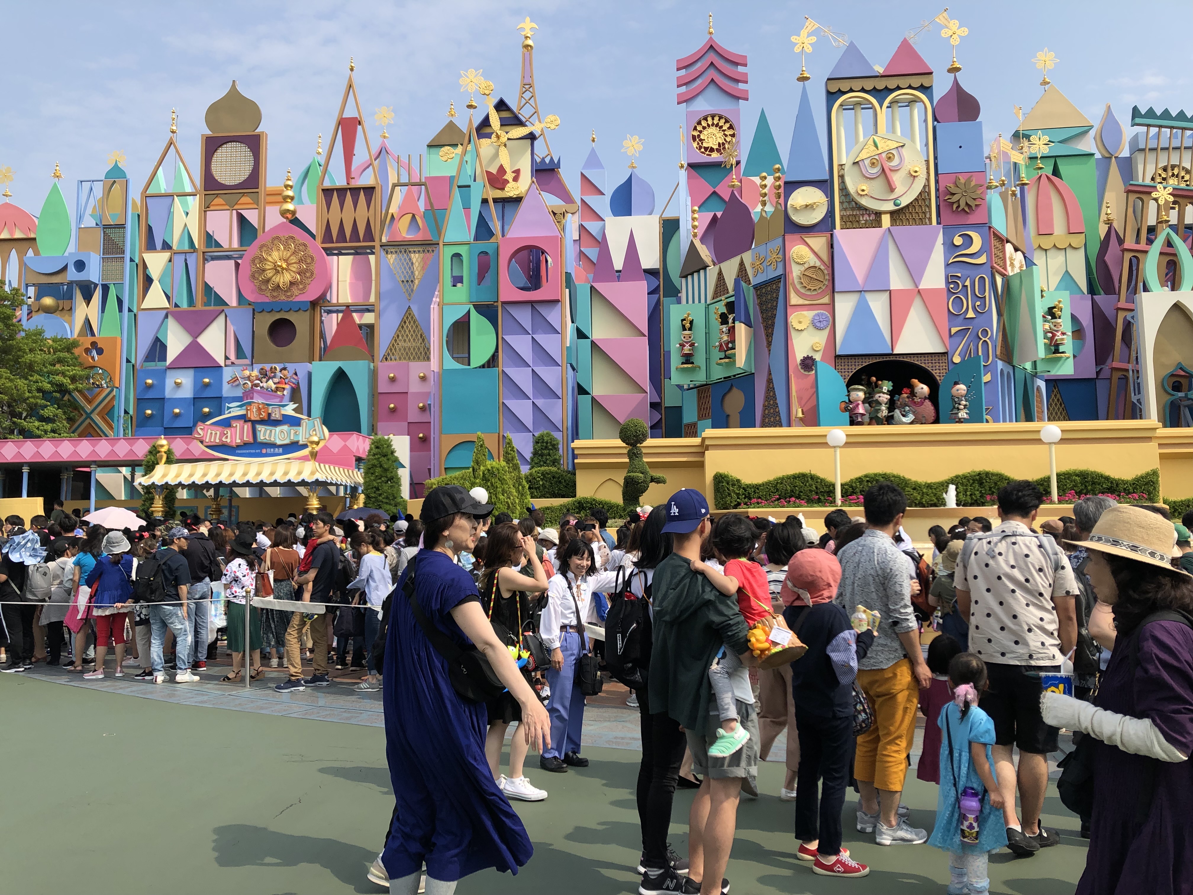 全球旅遊景氣復甦，達人認為，全球遊樂園龍頭迪士尼最值得留意。圖為東京迪士尼。（本刊資料照）