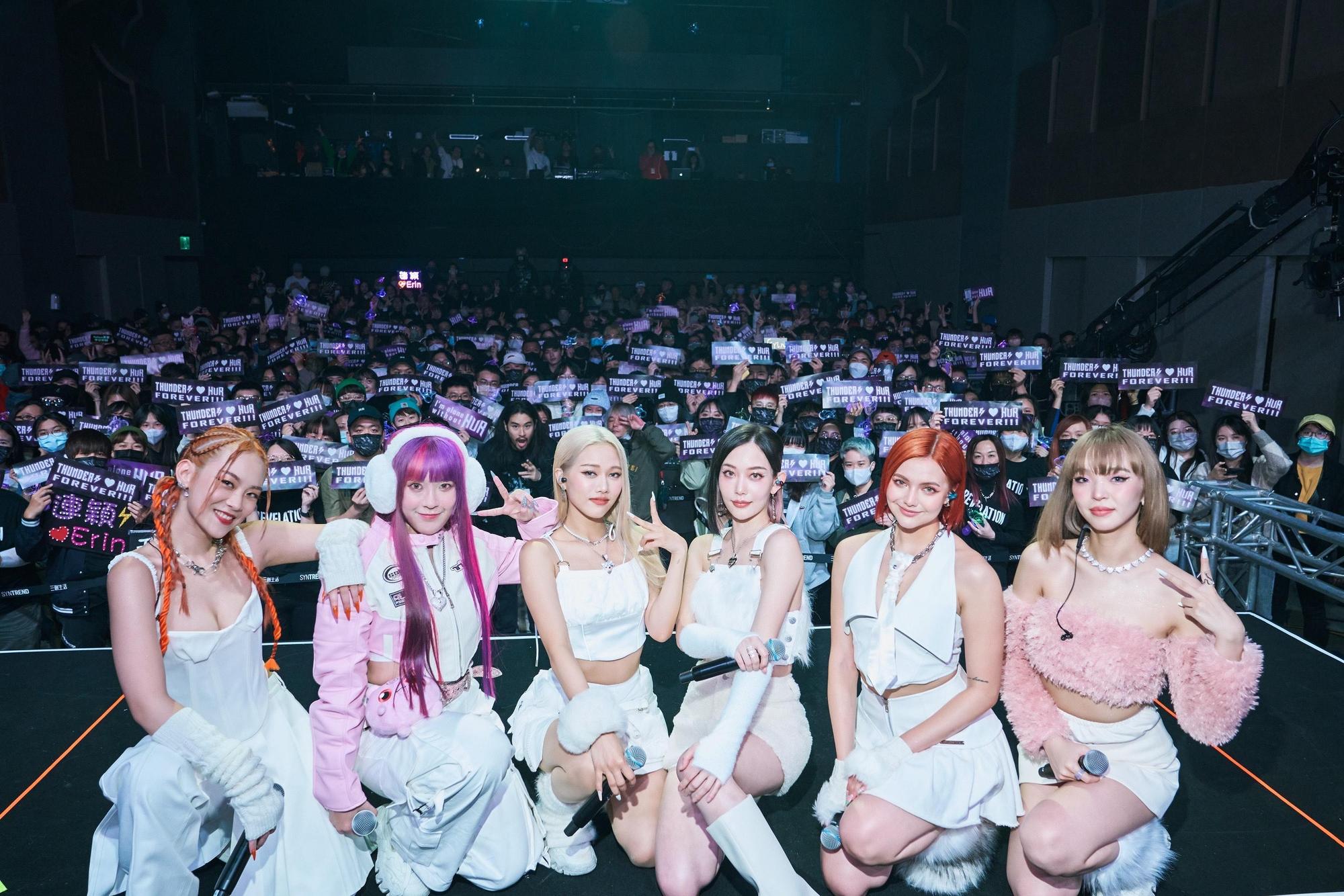 女團HUR於2月26日在台北三創舉辦首場《ON MY WAY》演唱會。（AOA ENTERTAINMENT LAB 提供）