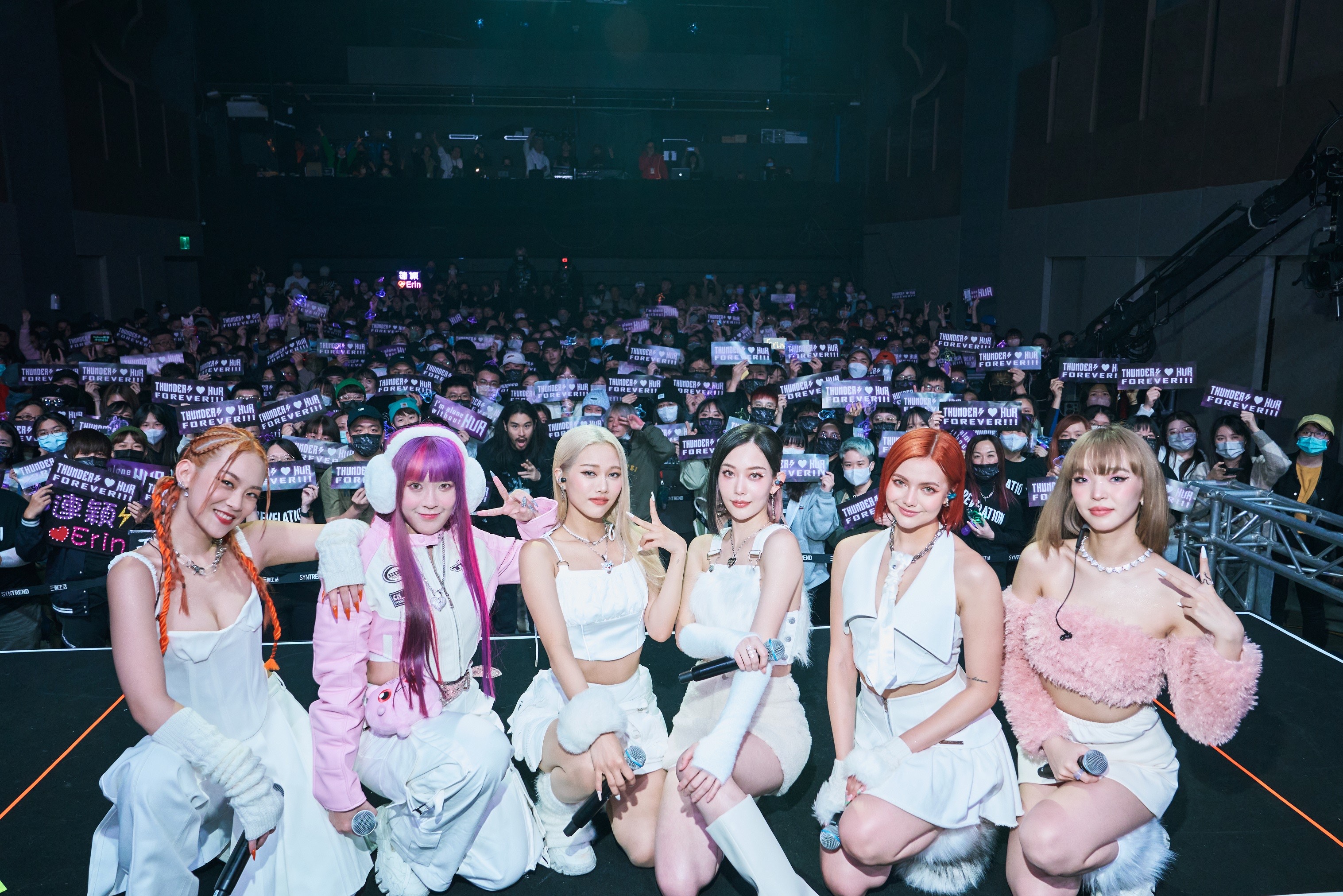 女團HUR於2月26日在台北三創舉辦首場《ON MY WAY》演唱會。（AOA ENTERTAINMENT LAB 提供）