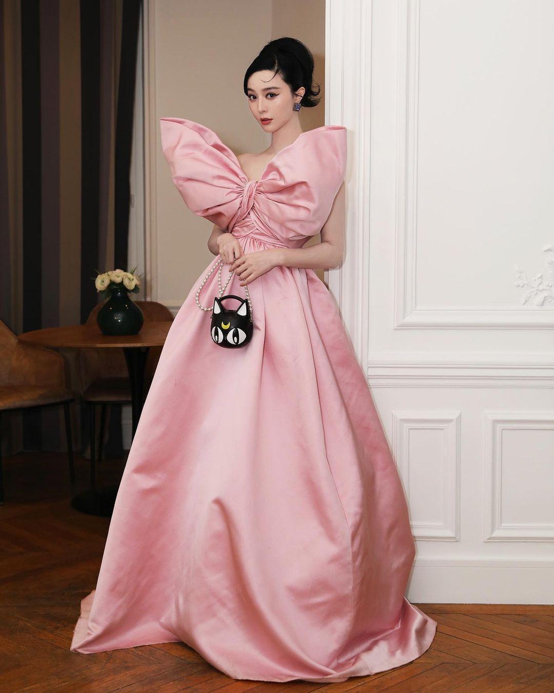 范冰冰一身造型甜美俏皮。(翻攝bingbing_fan IG)