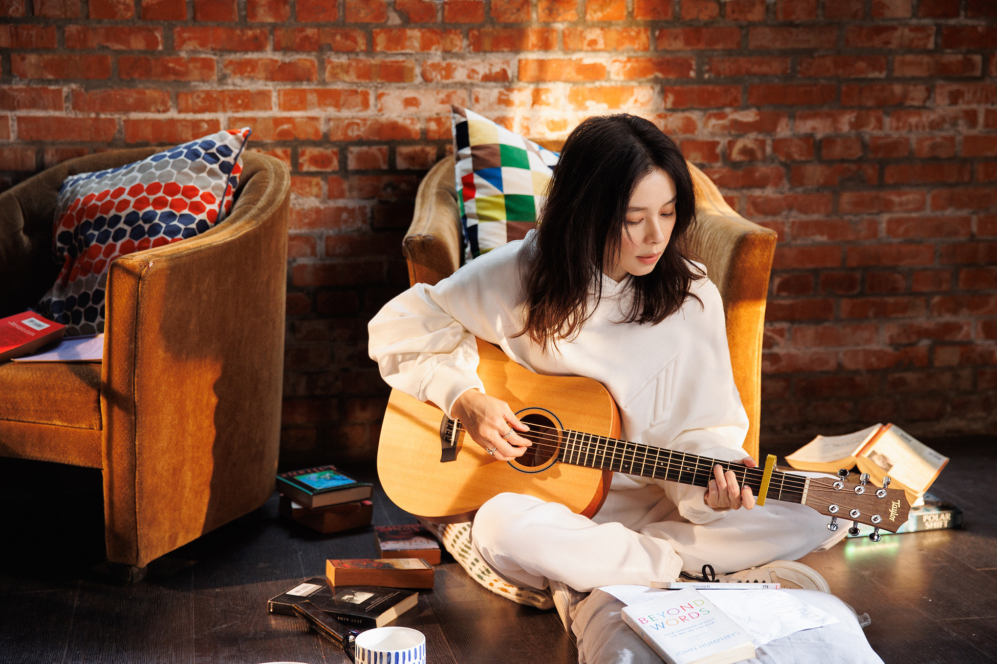 徐若瑄出動驚人人脈驚喜宣布全新單曲〈翅膀〉推出日文版。（索尼音樂提供）