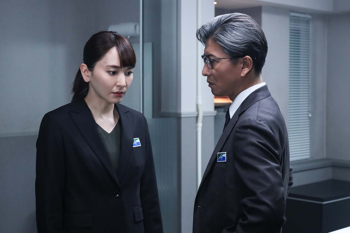 木村拓哉（右）4月新劇《風間公親-教場0》將首度與新垣結衣飆戲。（翻攝自《風間公親-教場0》Twitter）