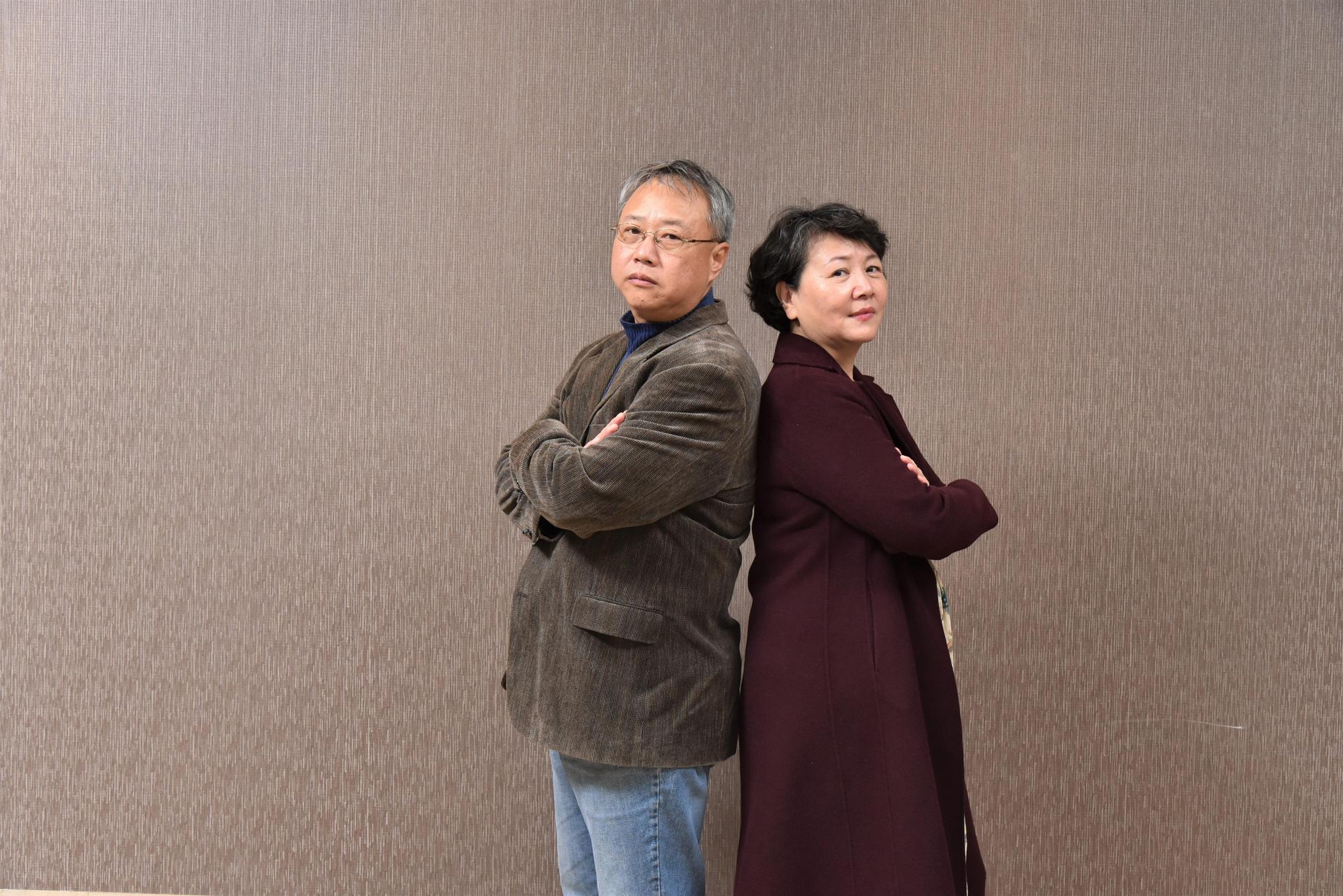 陳希聖主演《人間條件八》，詮釋自公家單位退休後重新調整生活步調，卻意外成為威力彩12億高額獎金的得主，與王琄是夫妻。（綠光創藝提供）
