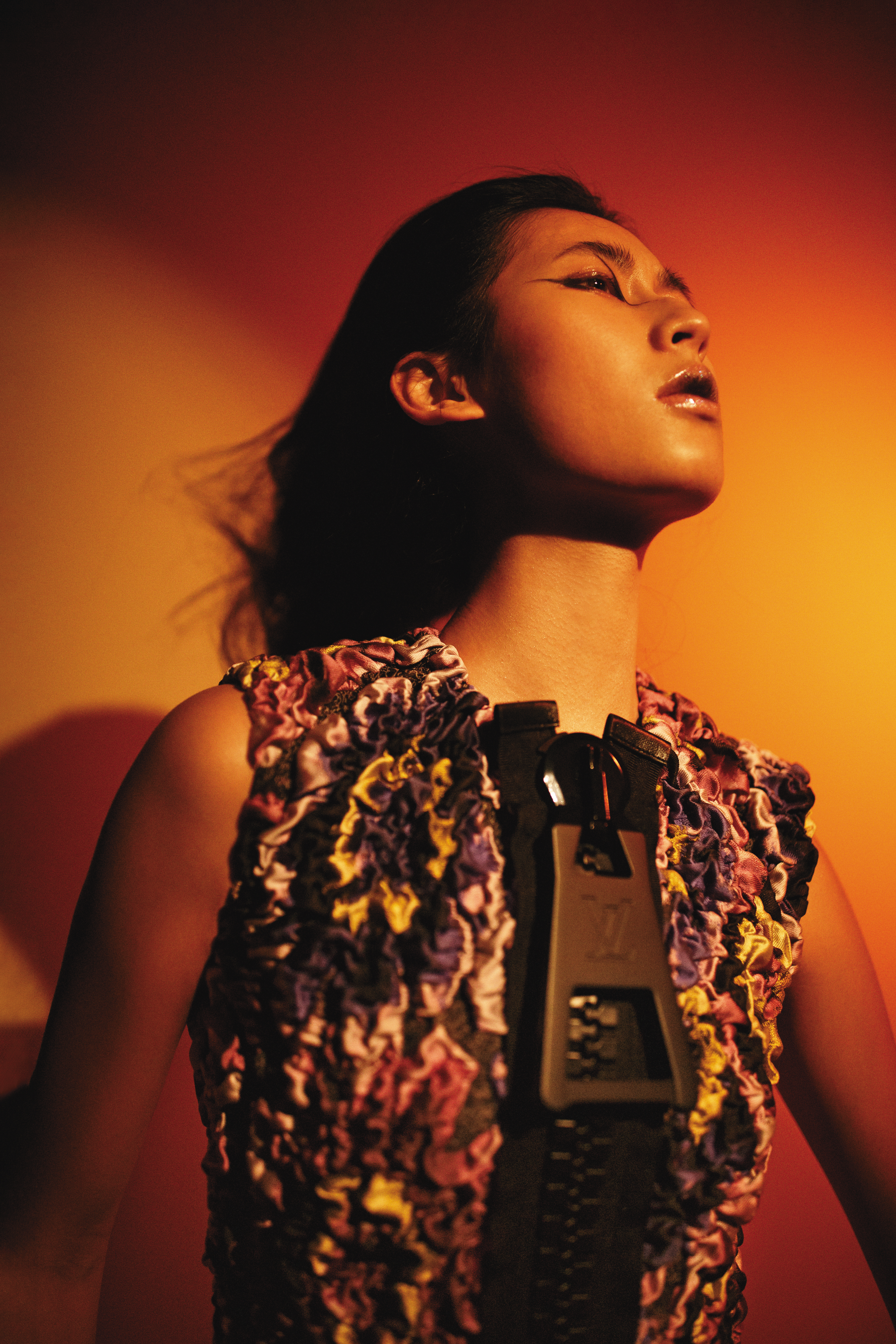 皺摺印花大拉鍊背心，價格店洽，by LOUIS VUITTON。