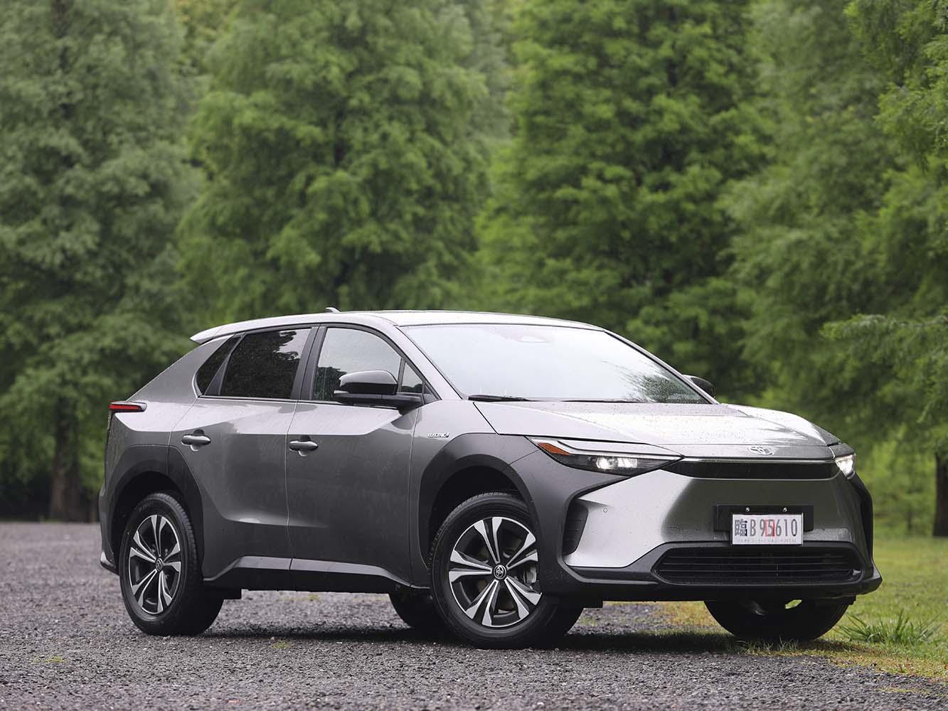 TOYOTA bz4X