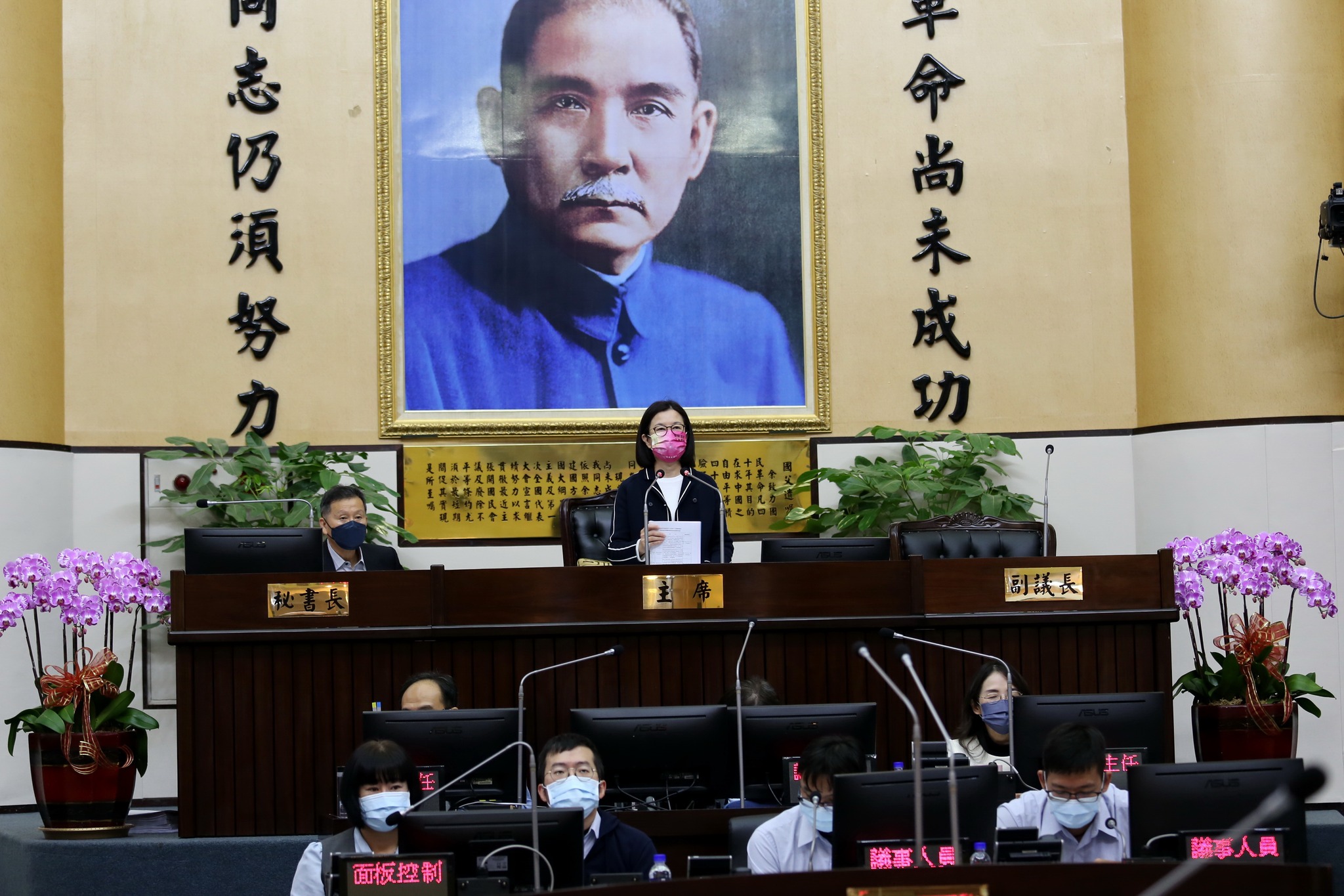 捲正副議長賄選案，議長邱莉莉、副議長林志展等10人遭起訴。（翻攝自邱莉莉臉書）