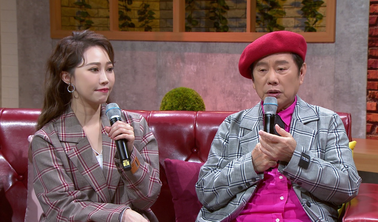 黃露瑤喊話黃西田：「別把積蓄花我身上，希望你可以養老」。（年代提供）