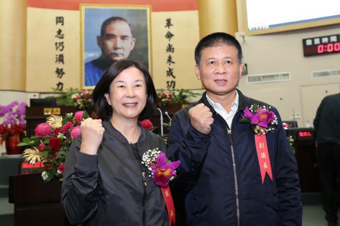 台南正副議長邱莉莉、林志展捲入賄選遭檢警調查。(翻攝自邱莉莉臉書)