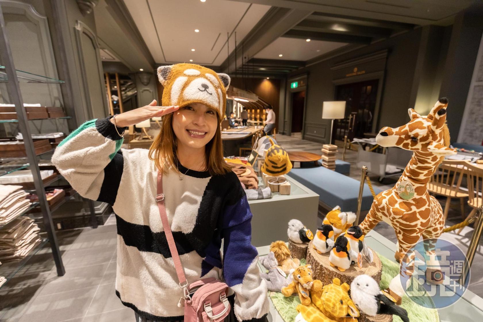飯店附設商店裡當然也要販售各種動物商品。
