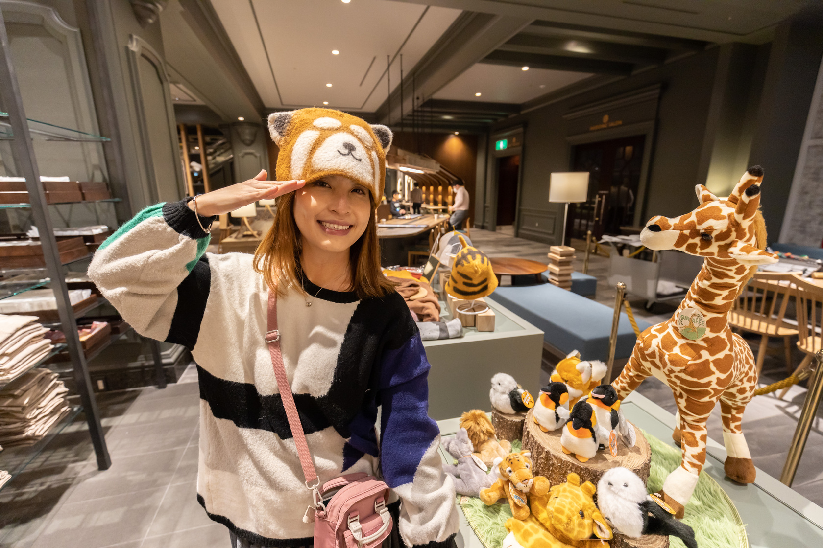 飯店附設商店裡當然也要販售各種動物商品。