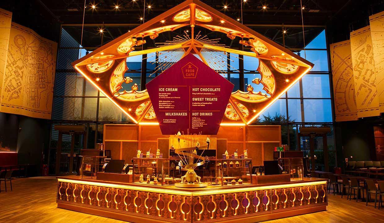 園區裡餐廳也是電影裡的魔法餐廳。（翻攝自東京哈利波特影城官網）