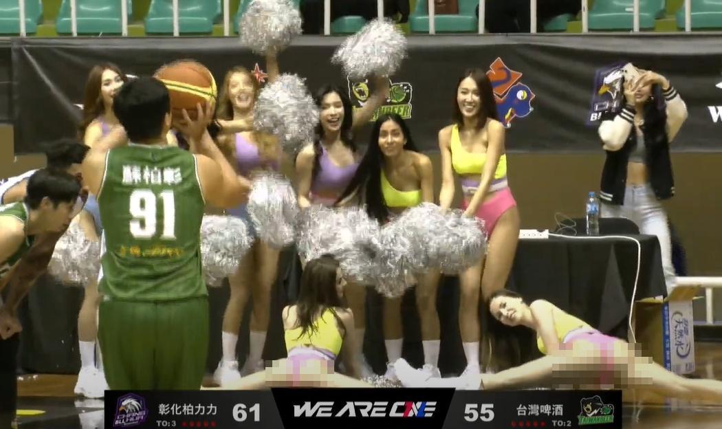 SBL彰化柏力力啦啦隊「LuxyGirls」因干擾對手罰球動作尺度過大引起爭議。(翻攝自BE HEROES YT頻道)