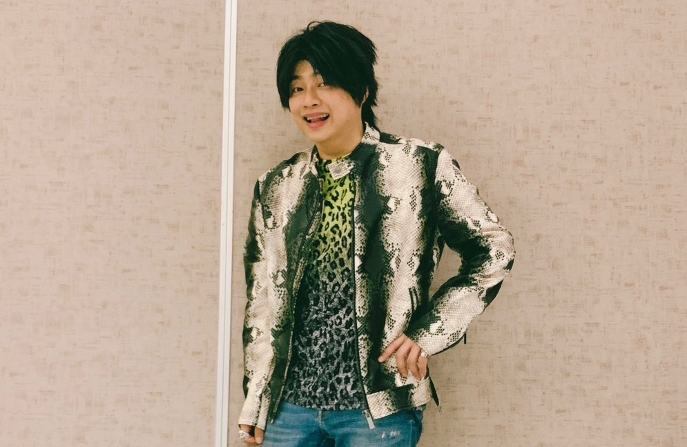 賴銘偉主持17直播人氣宮廟節目《來去廣澤宮》，提醒今年逢閏年民俗上子女會給父母送壽麵添福壽。（賴銘偉提供）