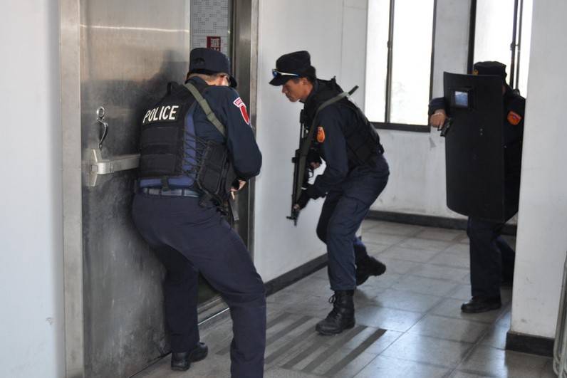 民進黨立委為警察發聲，認為警察工作屬於高風險、高工時，政府對警察人員的照顧，應與時俱進。（翻攝畫面）