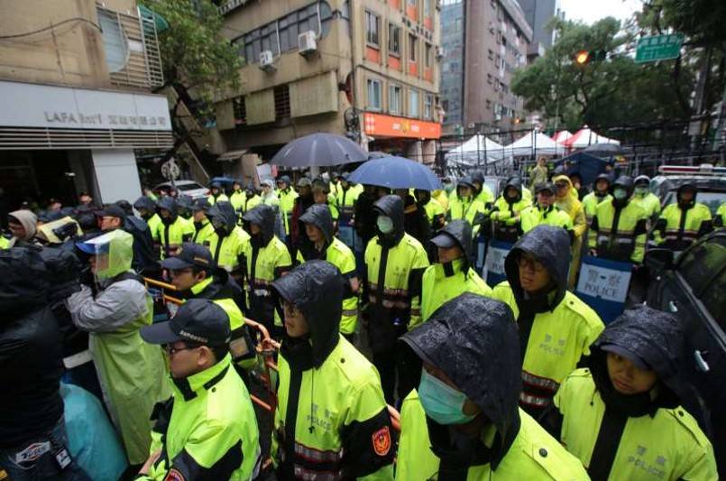 警察勤務繁雜，危勞程度與日俱增，但警察人員勤務加給已近30年都沒有調漲。（翻攝畫面）