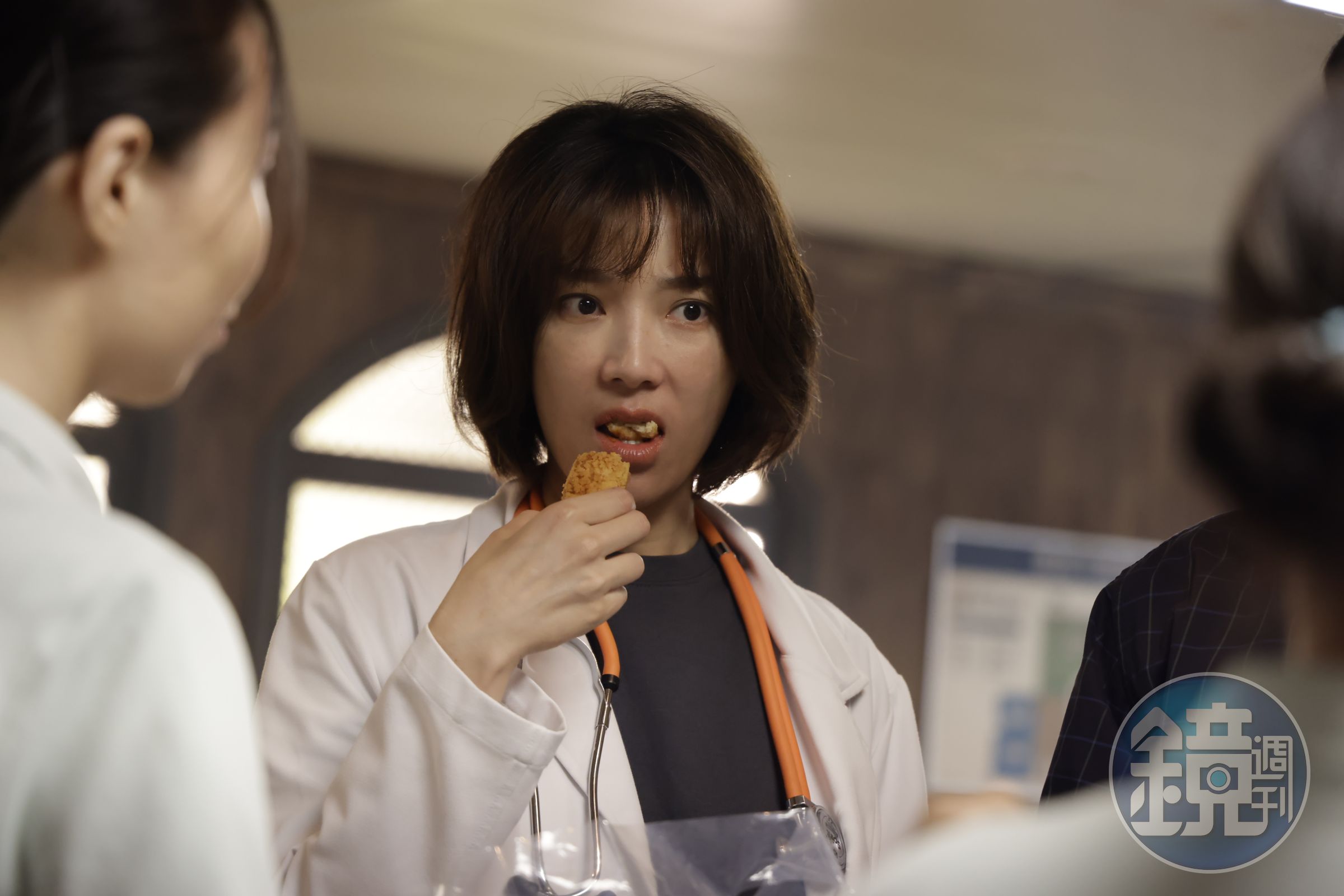 蔡淑臻聽到民視將播出《村裡來了個暴走女外科》，開心要觀眾二刷起來。（民視提供）