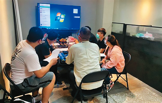 車寶公司以高薪吸引多人應徵，並強調協助考取證照，卻暗藏徵才陷阱。（翻攝網站）