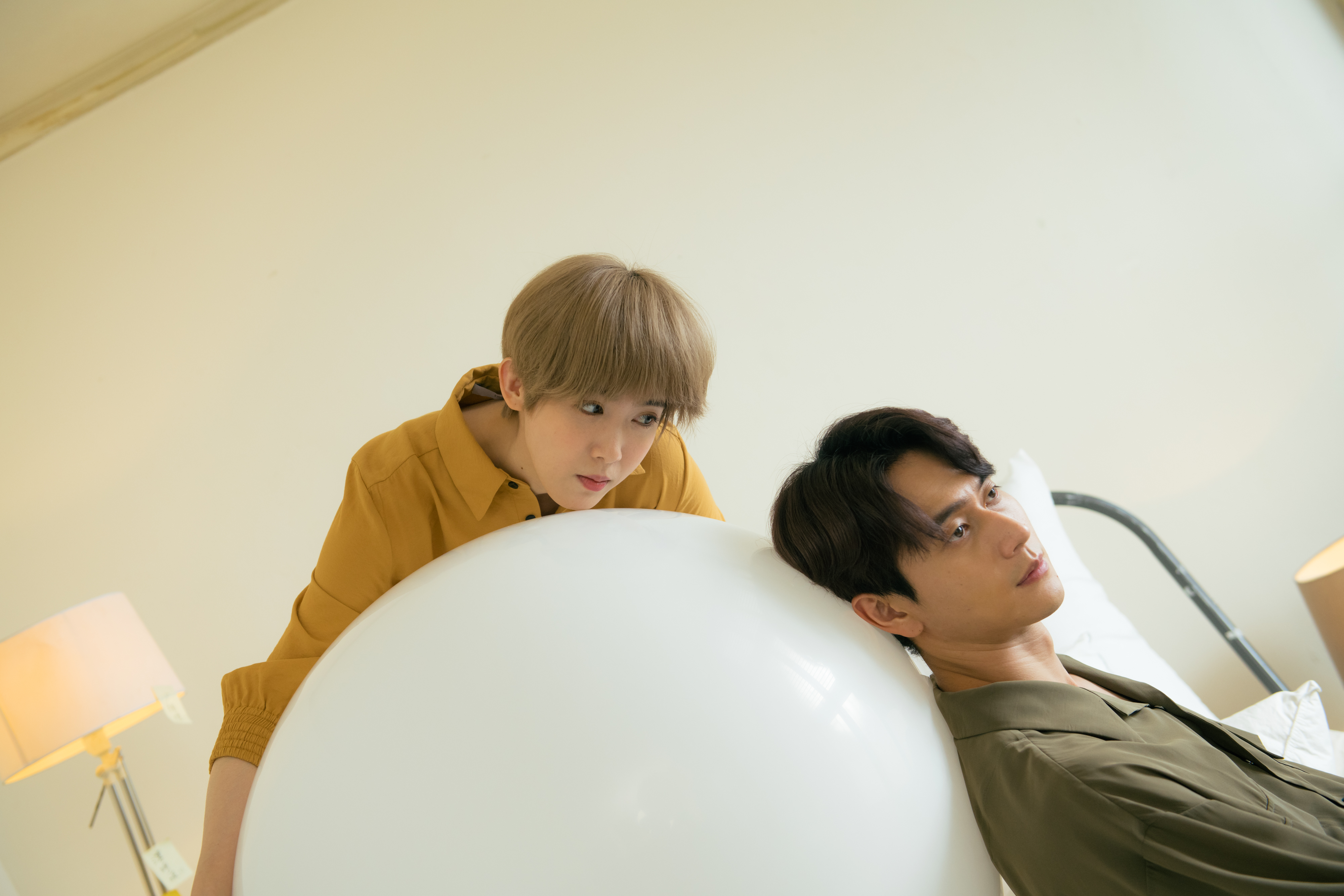 孫可芳與劉冠廷演出舞台劇，狂爆粗口還有18禁台詞。（四把椅子劇團提供）