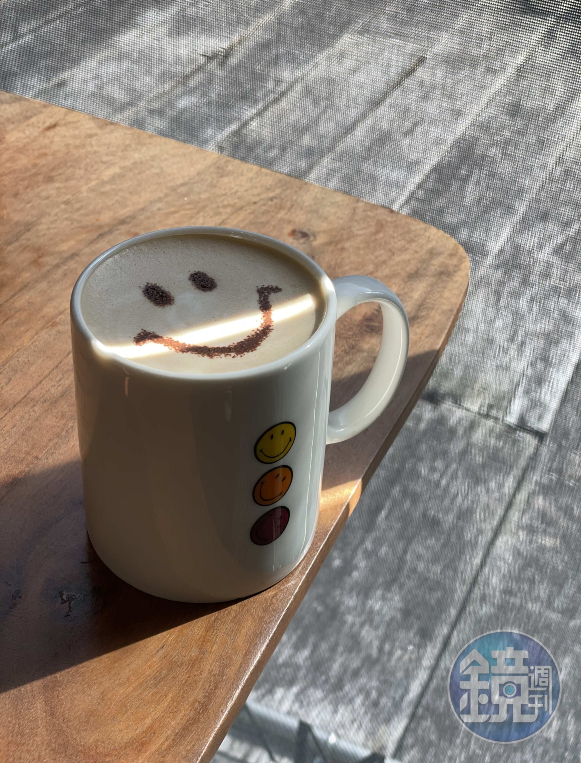 隨著陽光灑落，帶著笑顏的醇厚鍋煮奶茶不僅暖胃更加暖心。（380元+10%套餐含甜點+飲料）