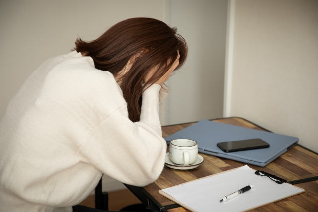 王女在新公司報到前兩天準時下班，未料第三天竟被主管火速解聘。（示意圖，photoAC）