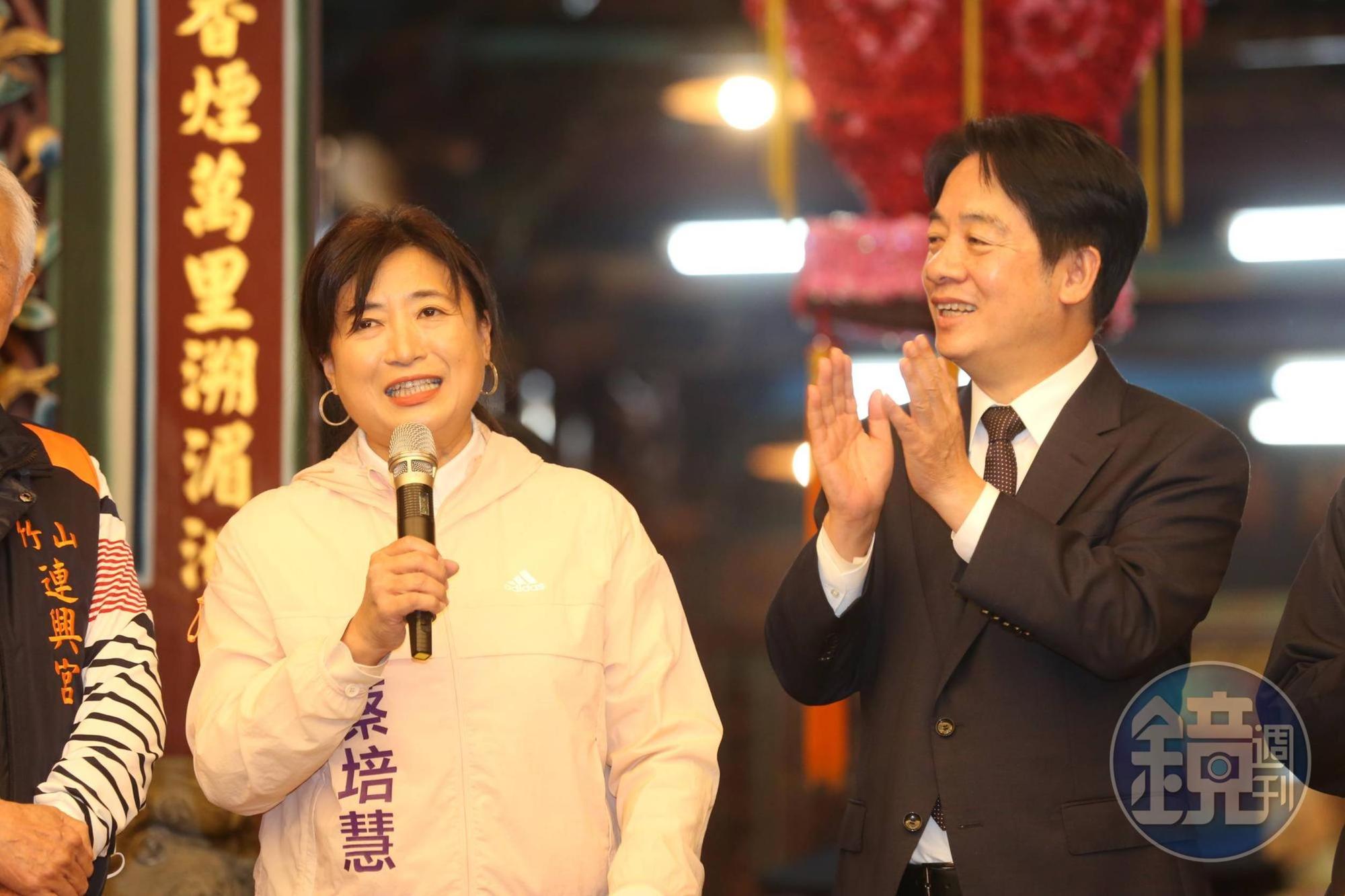 賴清德（右）不斷幫蔡培慧助選。（本刊資料照）