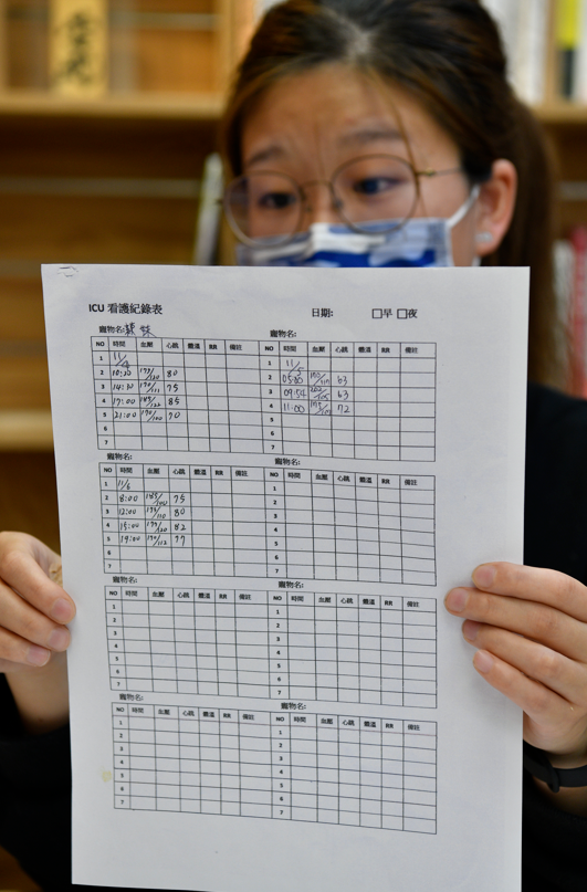 A小姐出示狗的血壓記錄，質疑與實際醫療情況不符，院方胡亂填寫。