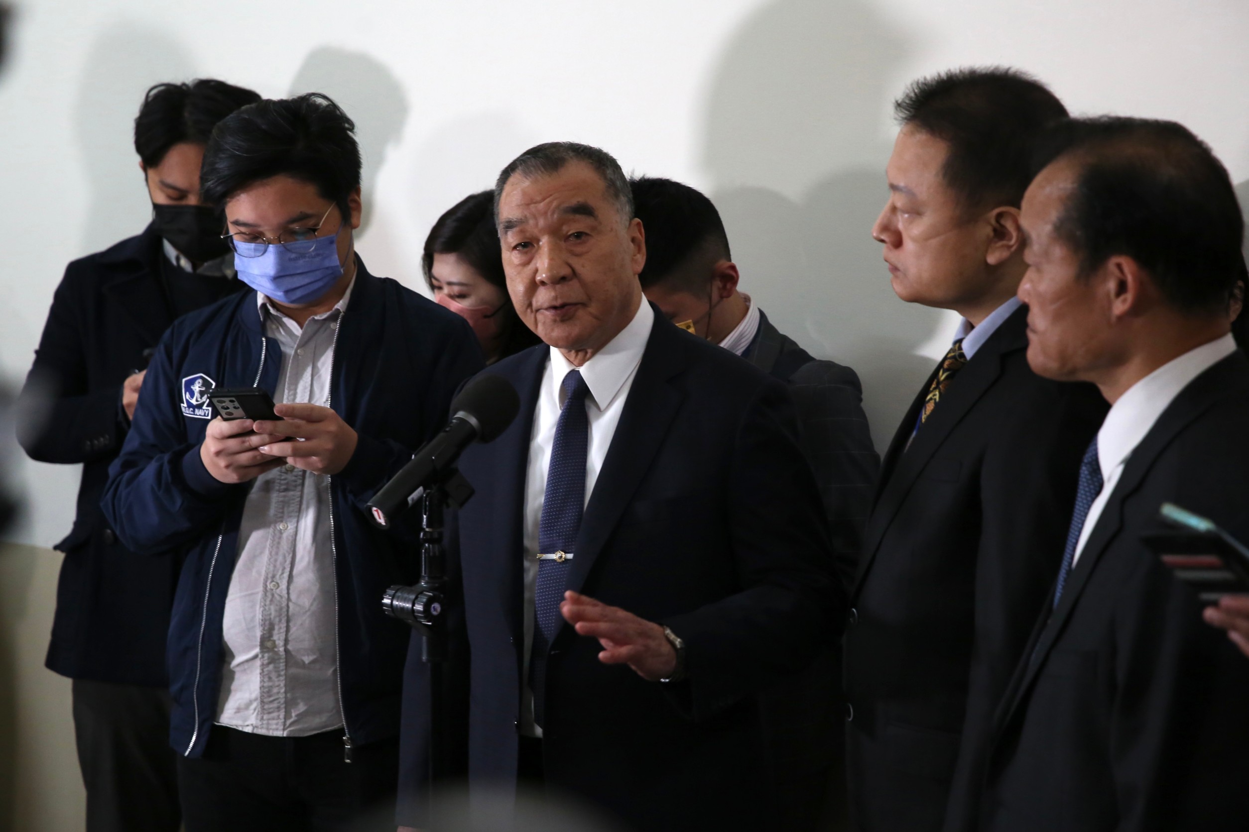 國防部長邱國正今於立院受訪，針對馬祖斷補一事道歉。