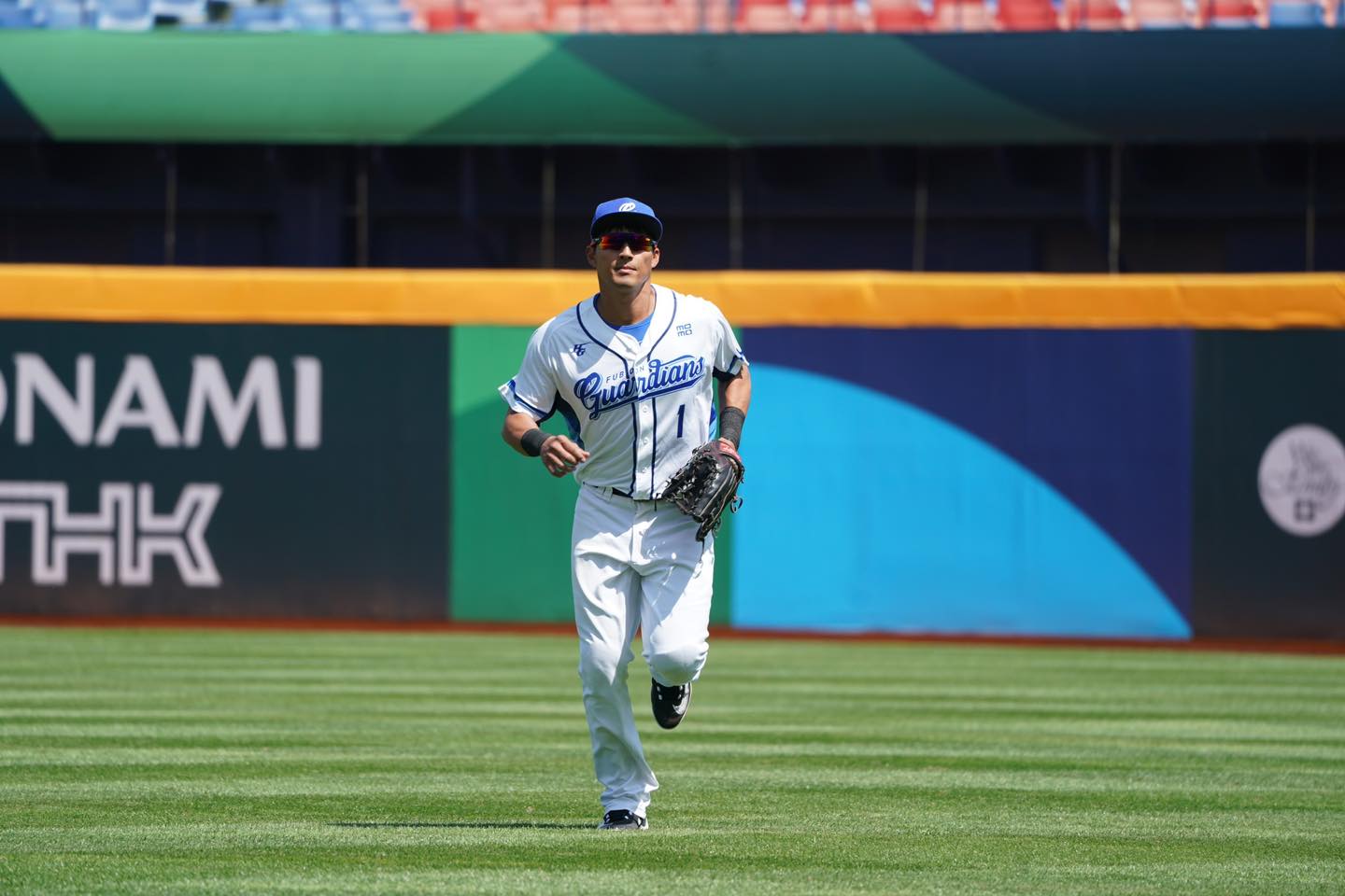 富邦悍將明星外野手林哲瑄去年7月因飛撲新竹球場「天堂路」，造成嚴重傷勢整季報銷，近日傷癒歸隊。（翻攝自林哲瑄臉書）