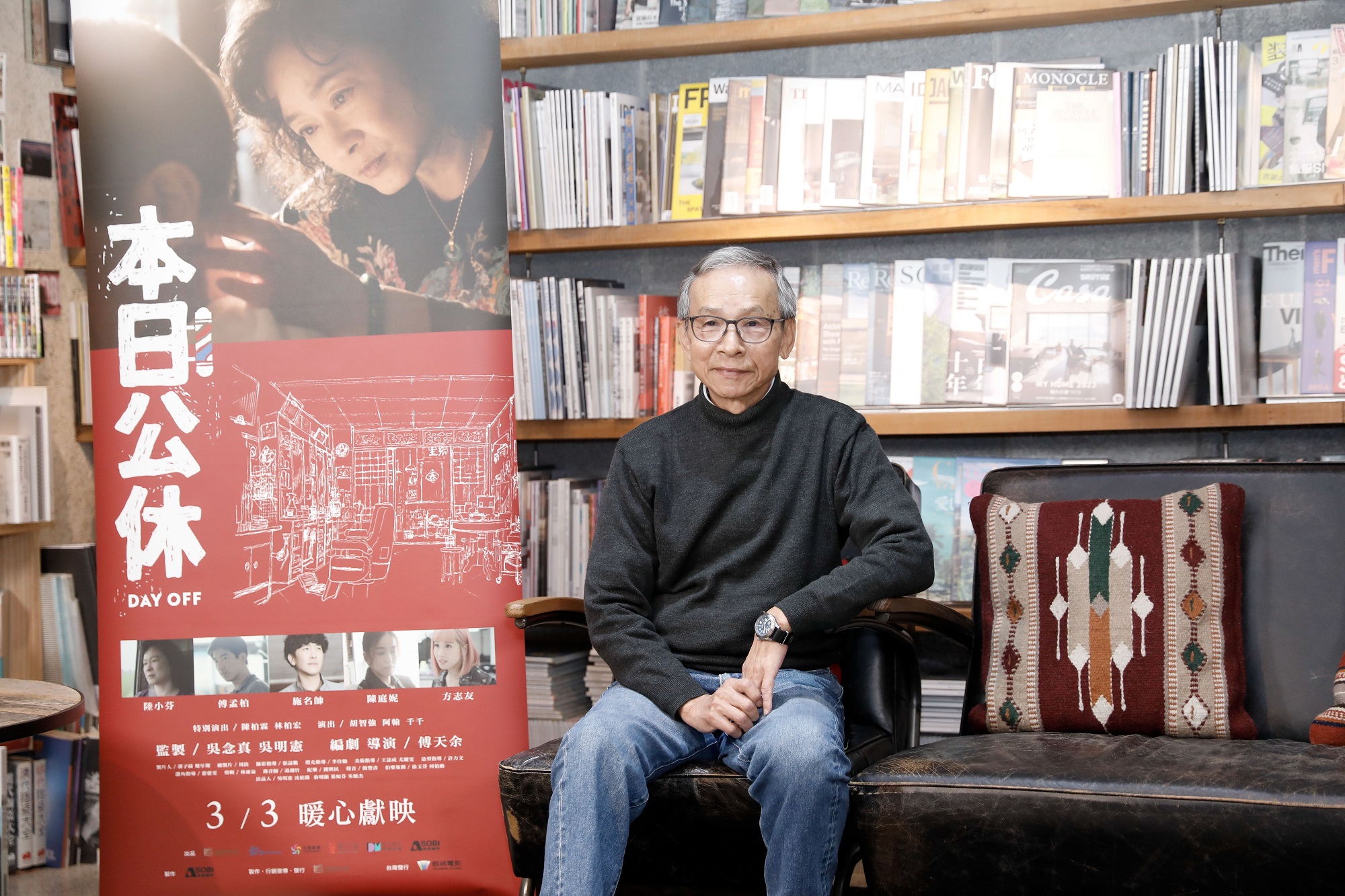 吳念真鼓勵傅天余把媽媽的故事拍成電影,不但擔任監製,還親自譜寫主題曲〈同款〉歌詞。
