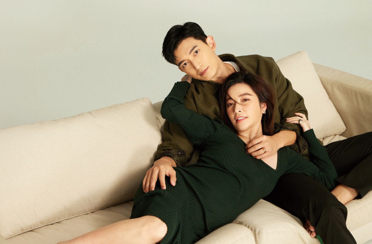 許維恩(前)說王家梁(後)現階段像自己的導盲犬。(《媽媽寶寶》提供)