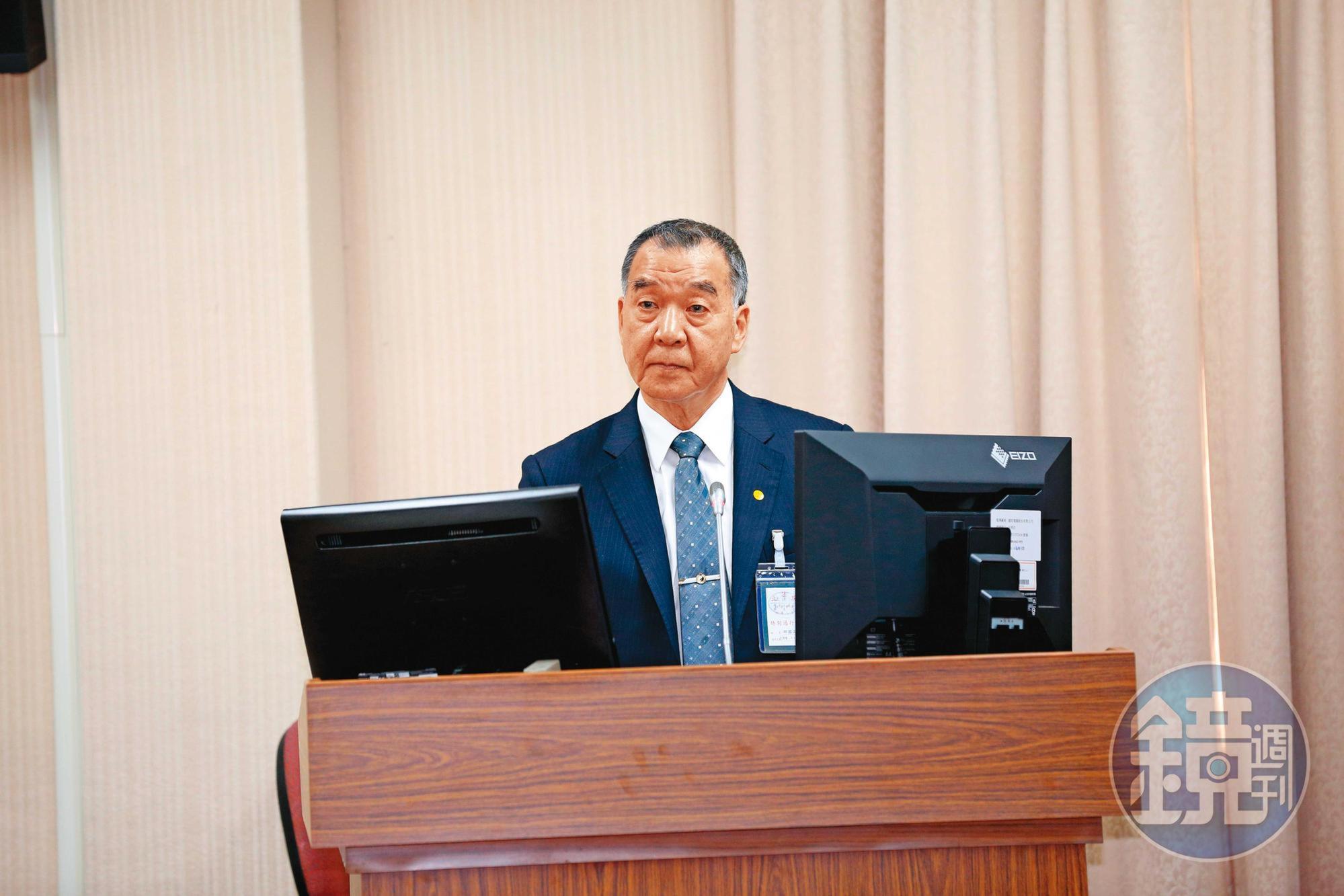 台灣欠缺「全民皆兵」的國防意識,國軍形象長期備受打壓,政府應有實質作為提振士氣。圖為國防部長邱國正。