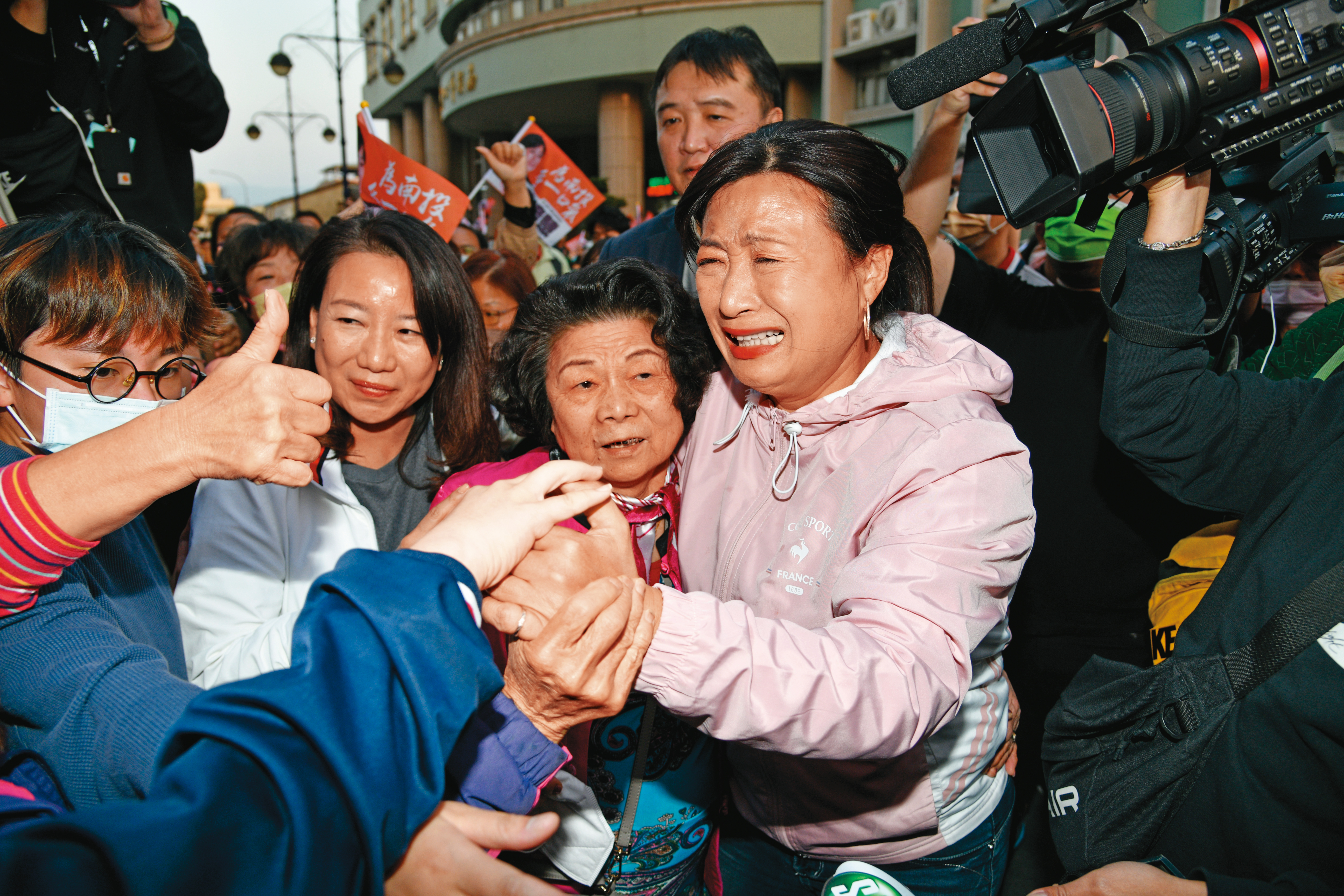 民進黨2005年以來,南投縣長、立委選舉皆敗,因此蔡培慧此次勝選讓黨內格外振奮。