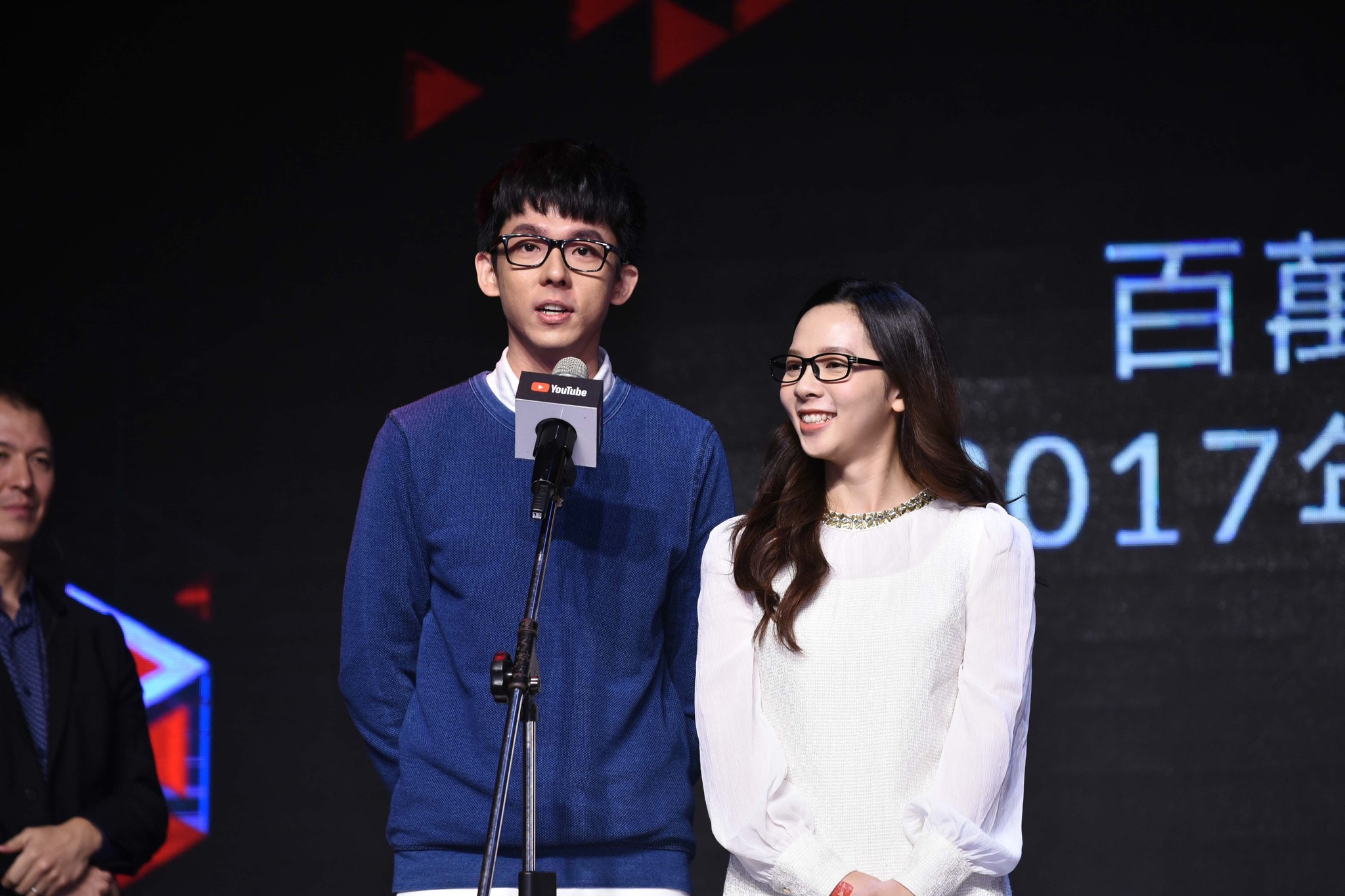 阿滴（左）及滴妹（右）被爆曾是南韓「攝理教」一員，引發討論。（翻攝自阿滴英文臉書）