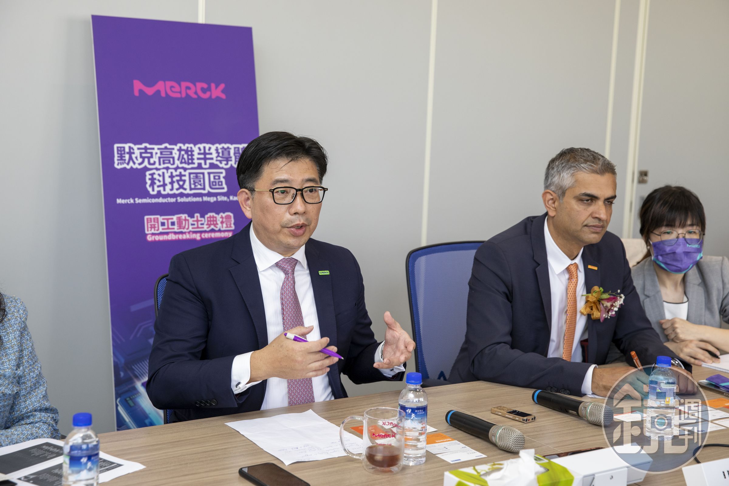台灣默克集團董事長李俊隆表示，默克此次來台設立科學園區，將引進多種特殊氣體產線，補足台灣上游材料缺失的供應鏈版圖。