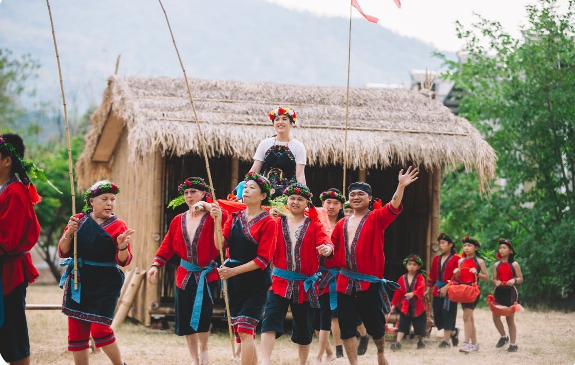 杉林國小透過踏遊社區的遊庄活動讓學生更了解社區也凝聚居民。 （信義房屋提供）